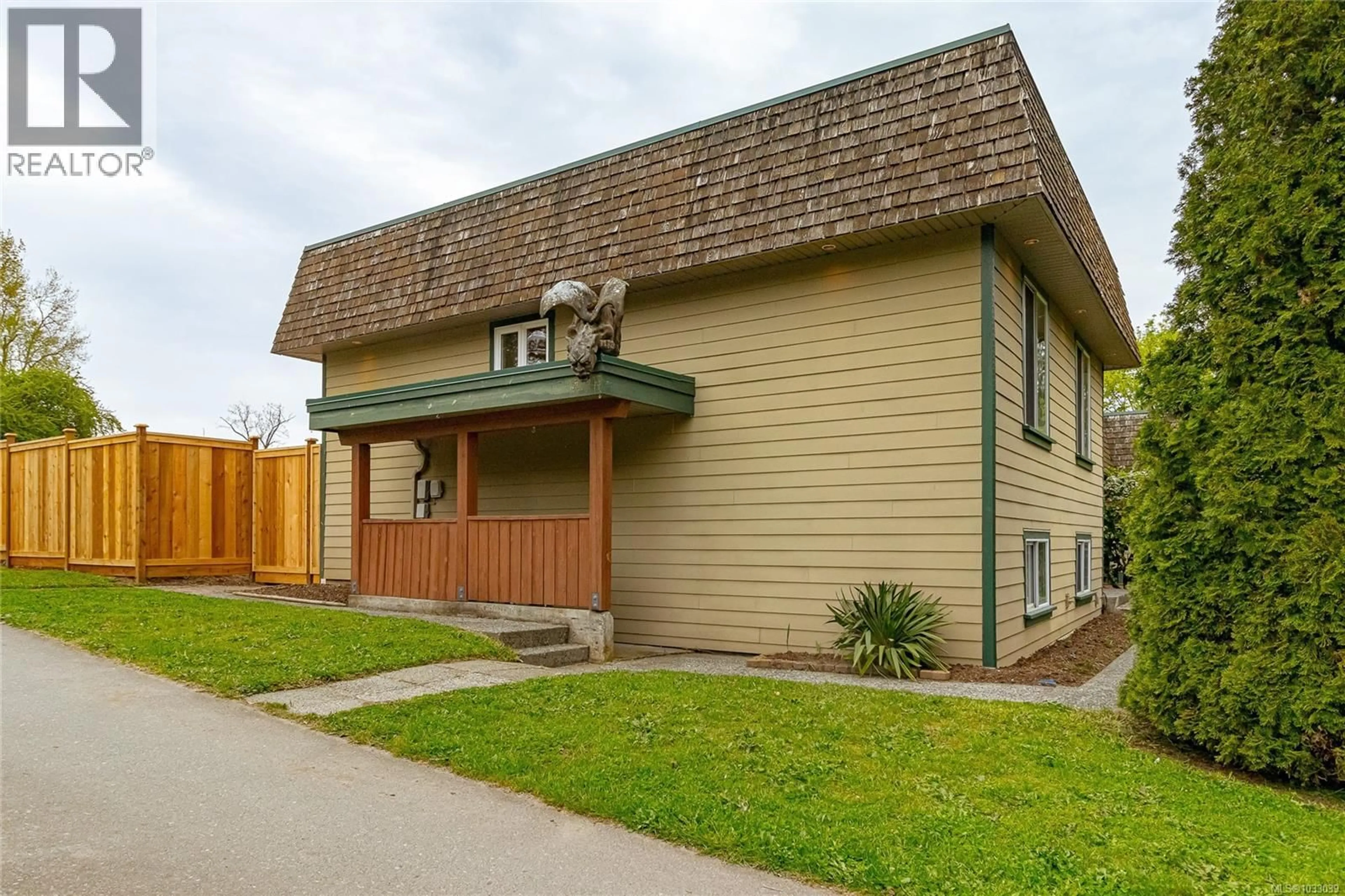 Unknown for 2080 BEAR HILL ROAD, Central Saanich British Columbia V8X1M7