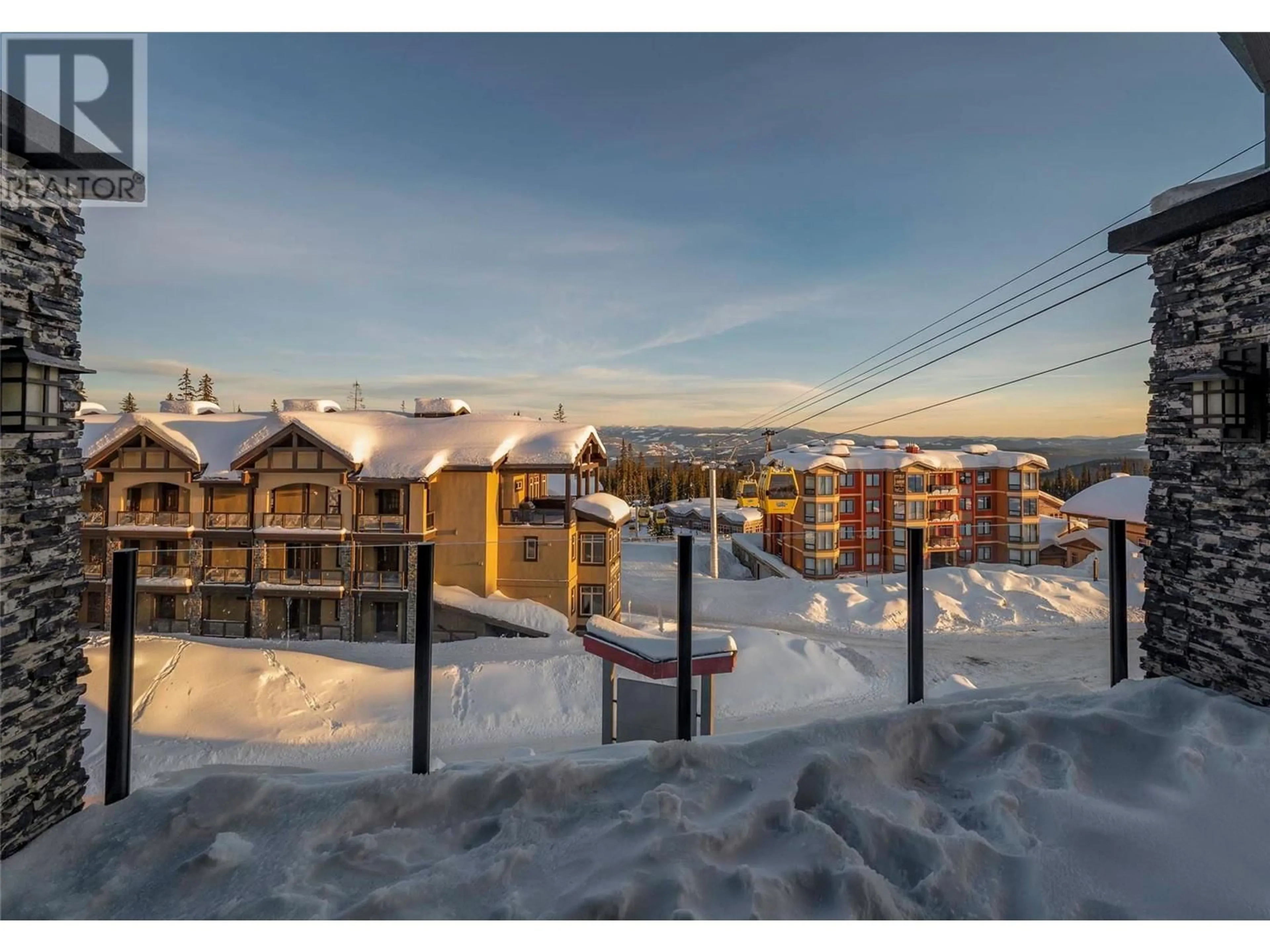 A pic from outside/outdoor area/front of a property/back of a property/a pic from drone, mountain view for 5088 Snowbird Way Unit# 22, Big White British Columbia V1P1P3