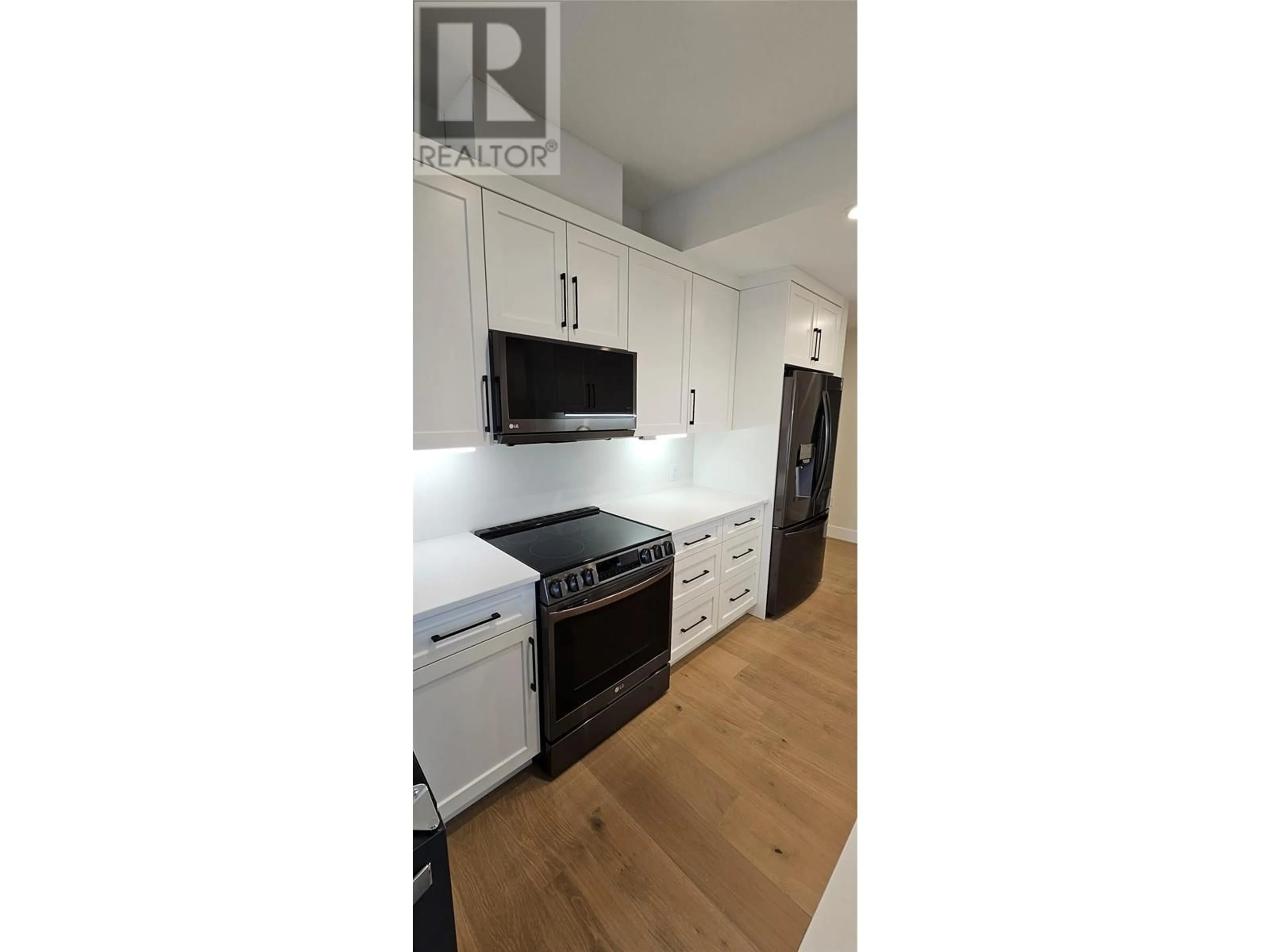 Standard kitchen, wood/laminate floor for 217 ELM Avenue Unit# 301, Penticton British Columbia V2A3W1