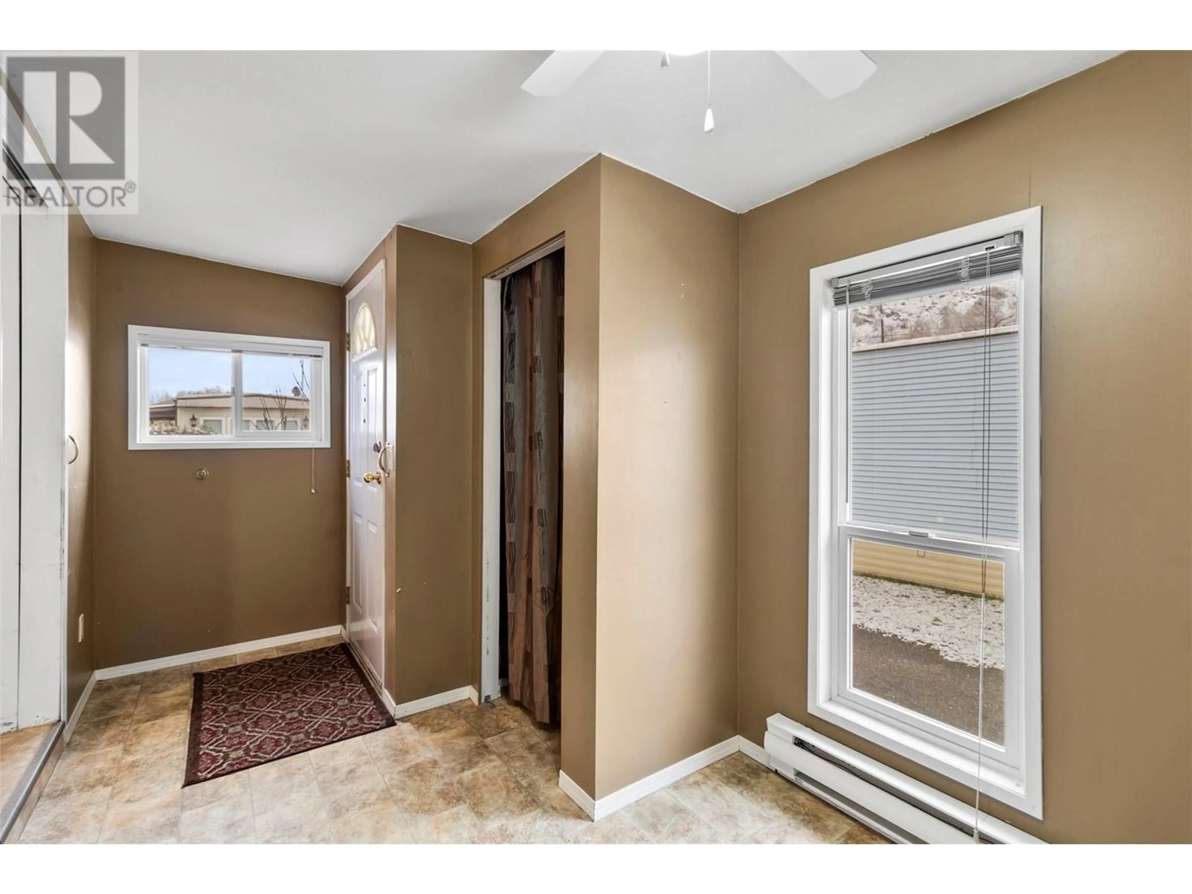 Indoor entryway for 2400 Oakdale Way Unit# 162, Kamloops British Columbia V2B6W7