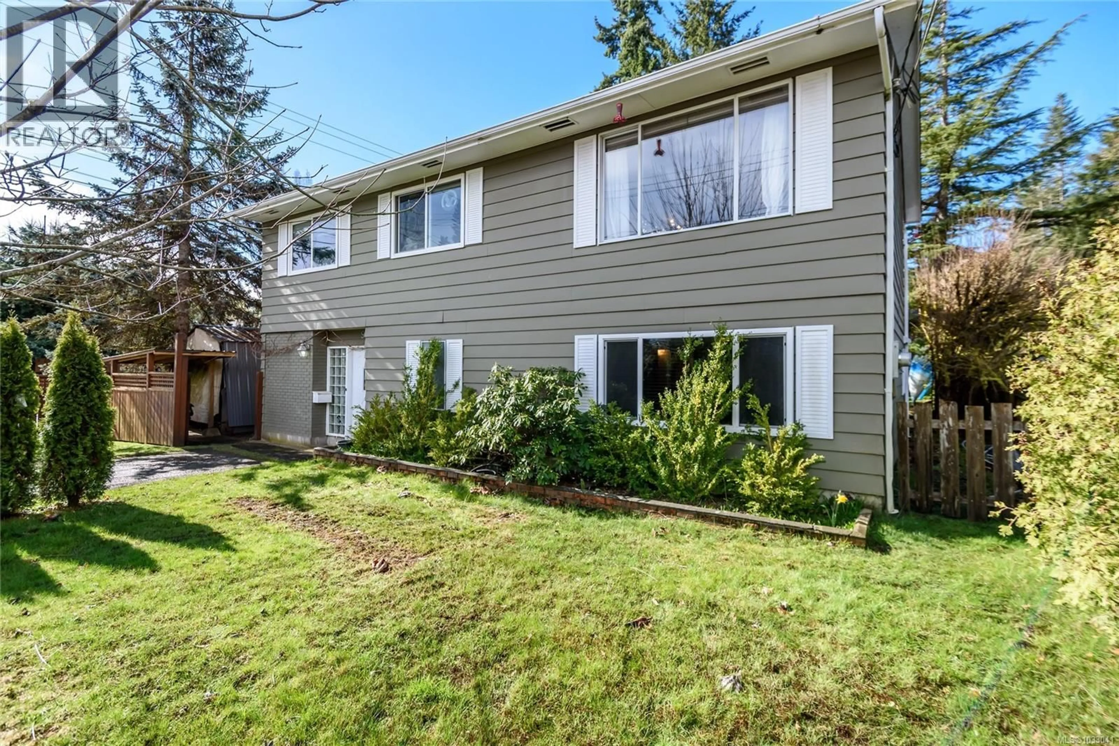 Home with vinyl exterior material, street for 97 MITCHELL ROAD, Courtenay British Columbia V9N6H1