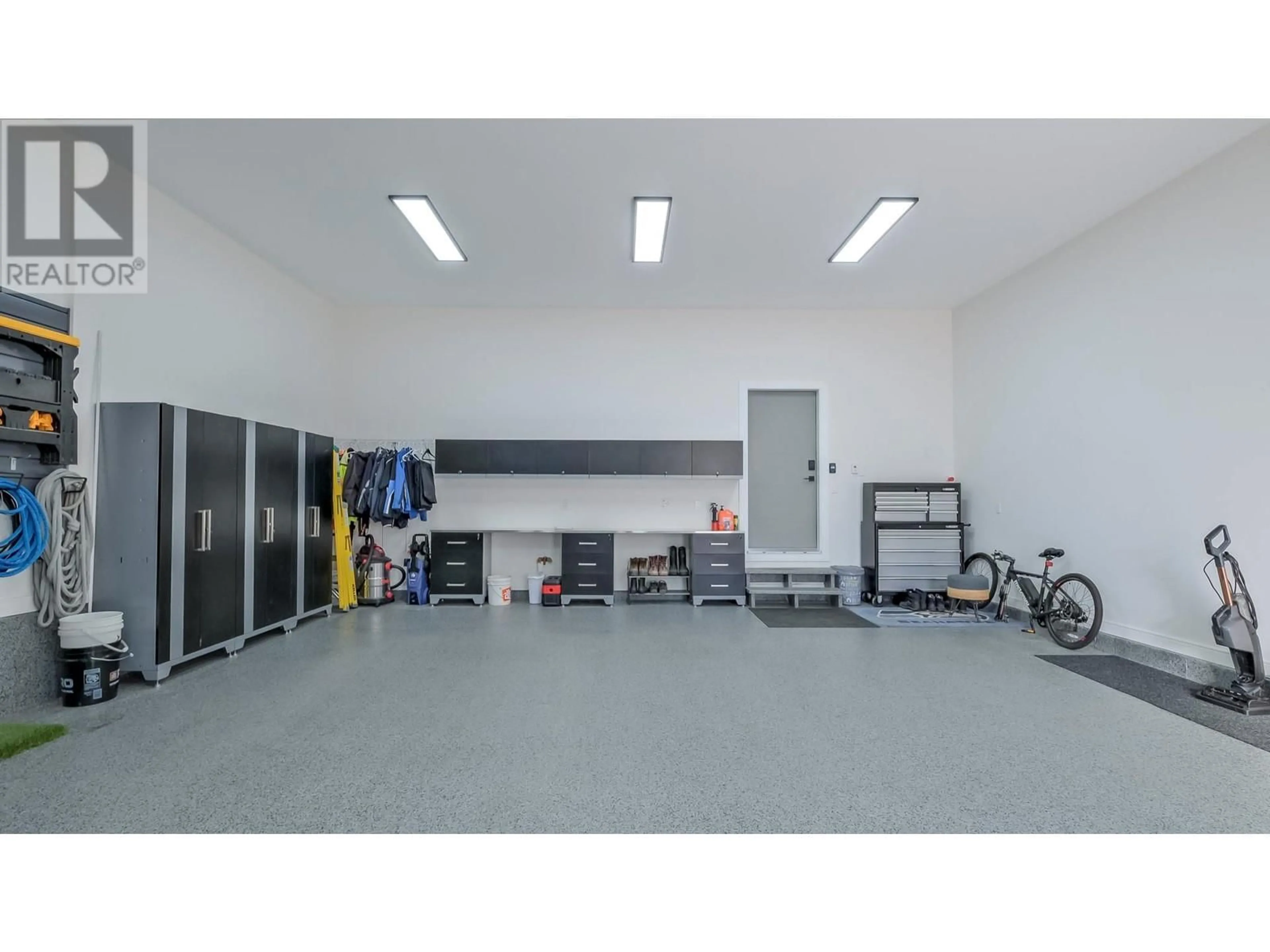 Indoor garage for 182 AVERY Place, Penticton British Columbia V2A0B4