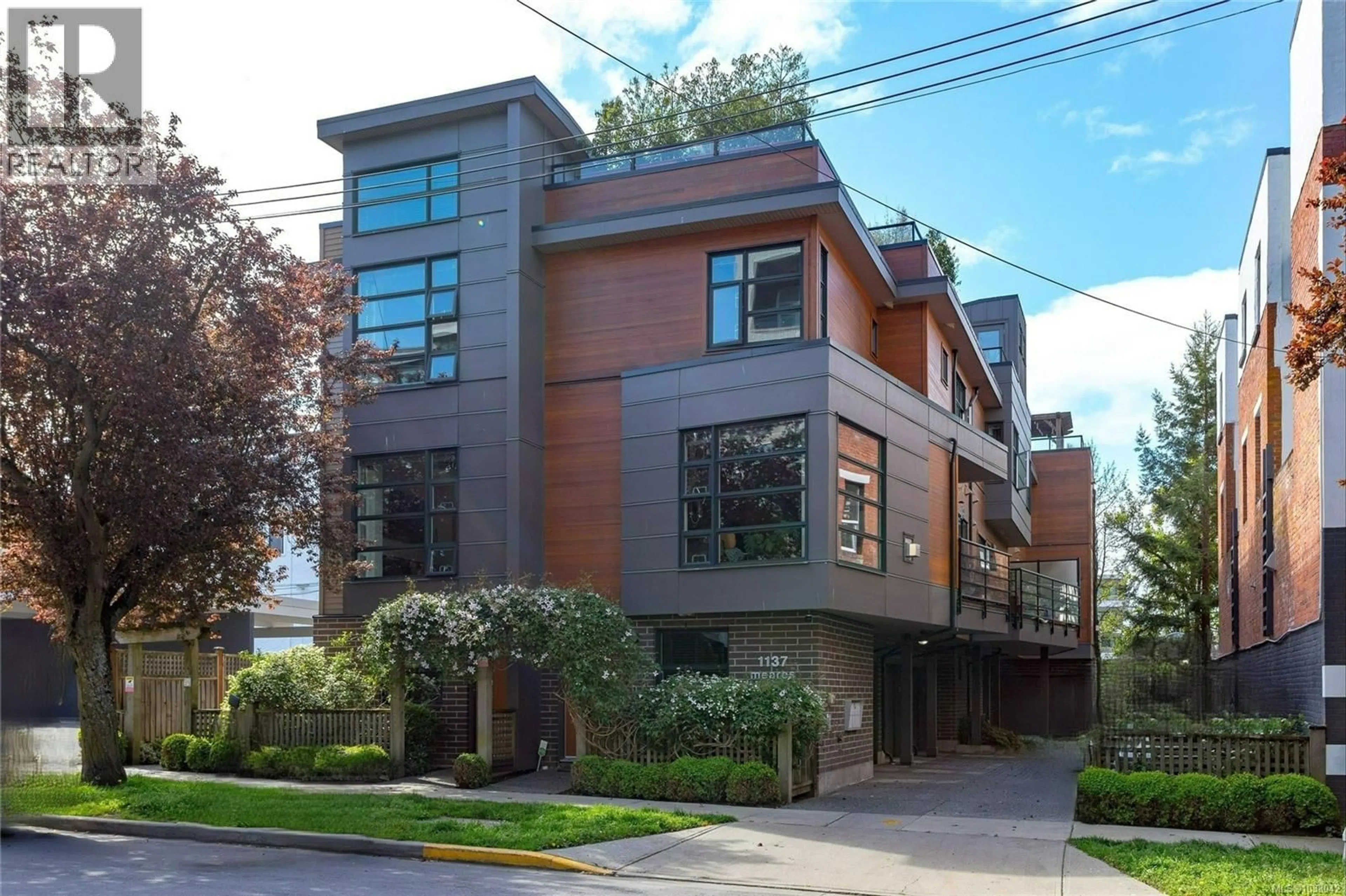 Home with brick exterior material, street for 5 - 1137 MEARES STREET, Victoria British Columbia V8V3J9