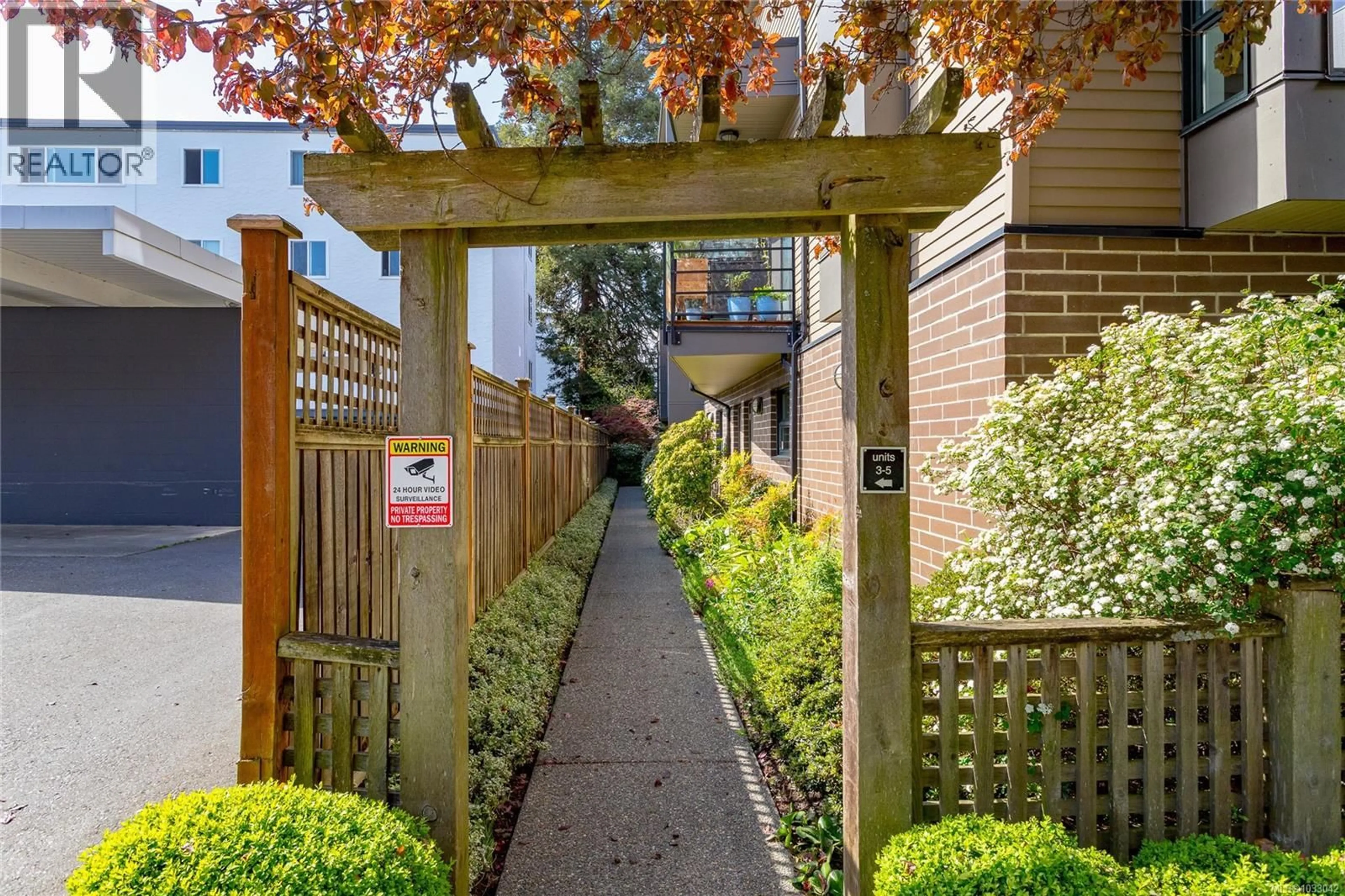 Patio, street for 5 - 1137 MEARES STREET, Victoria British Columbia V8V3J9