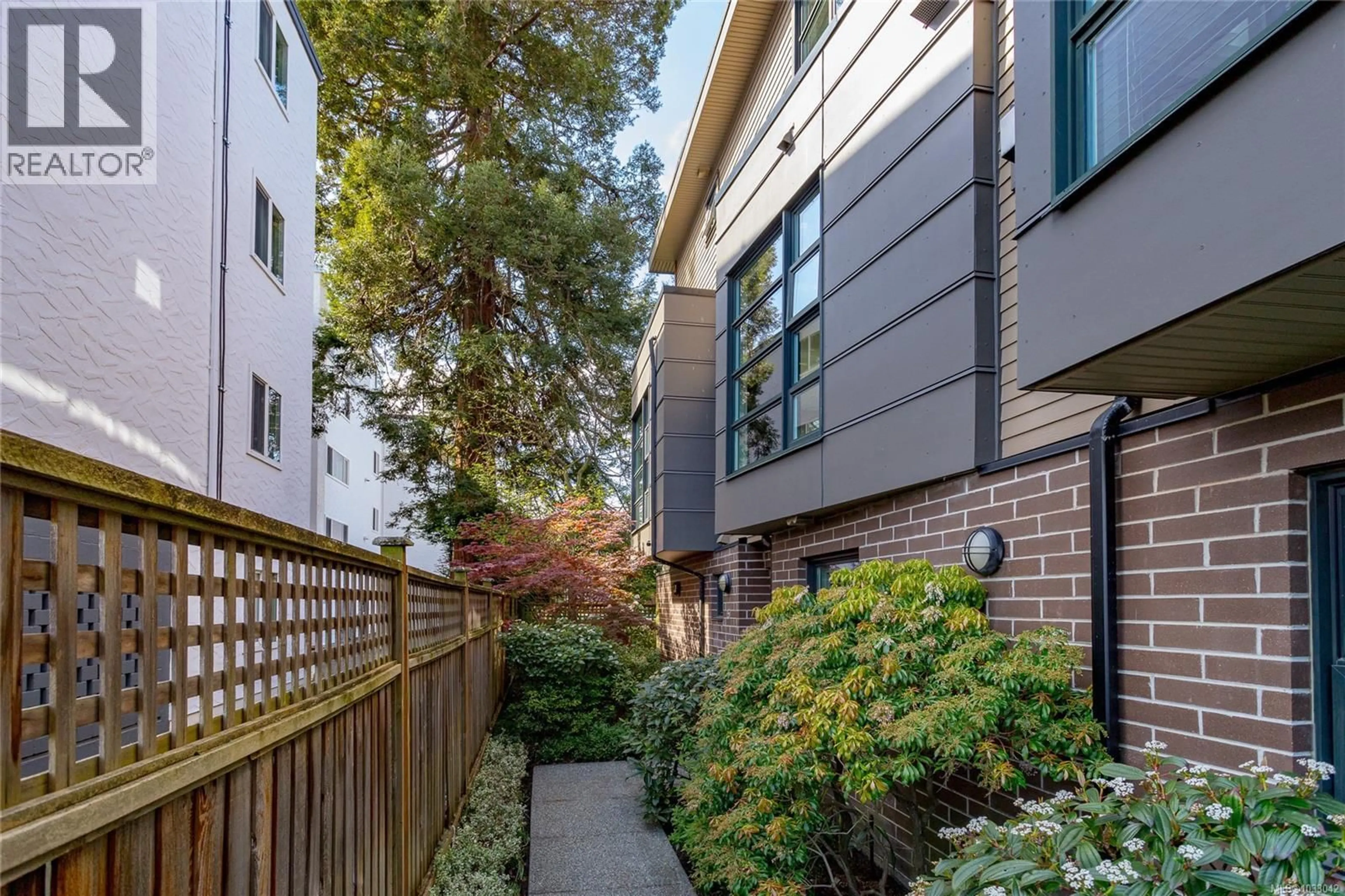 Unknown for 5 - 1137 MEARES STREET, Victoria British Columbia V8V3J9