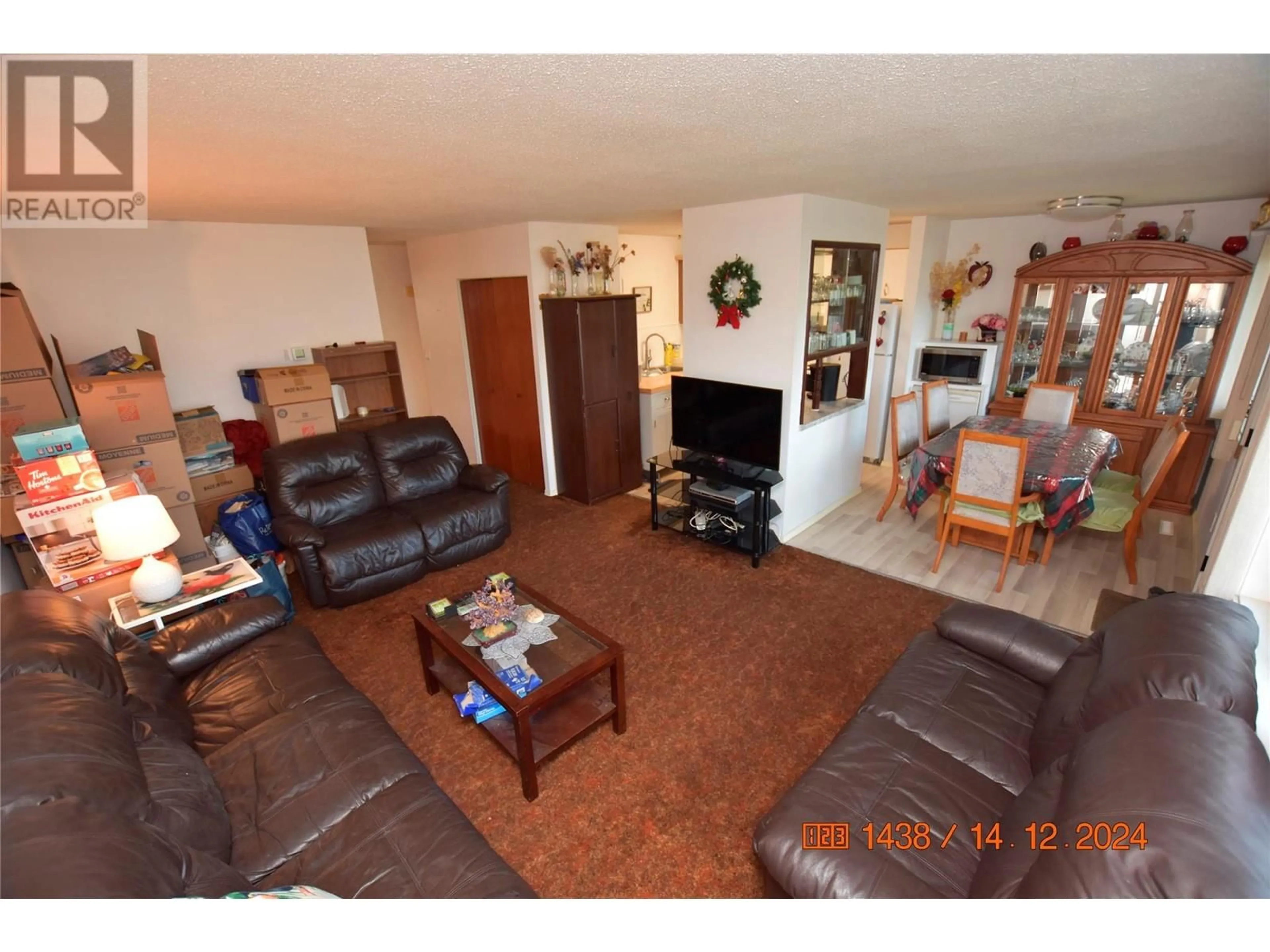 Living room with furniture, unknown for 800 Valhalla Drive, Kamloops British Columbia V2B1S8