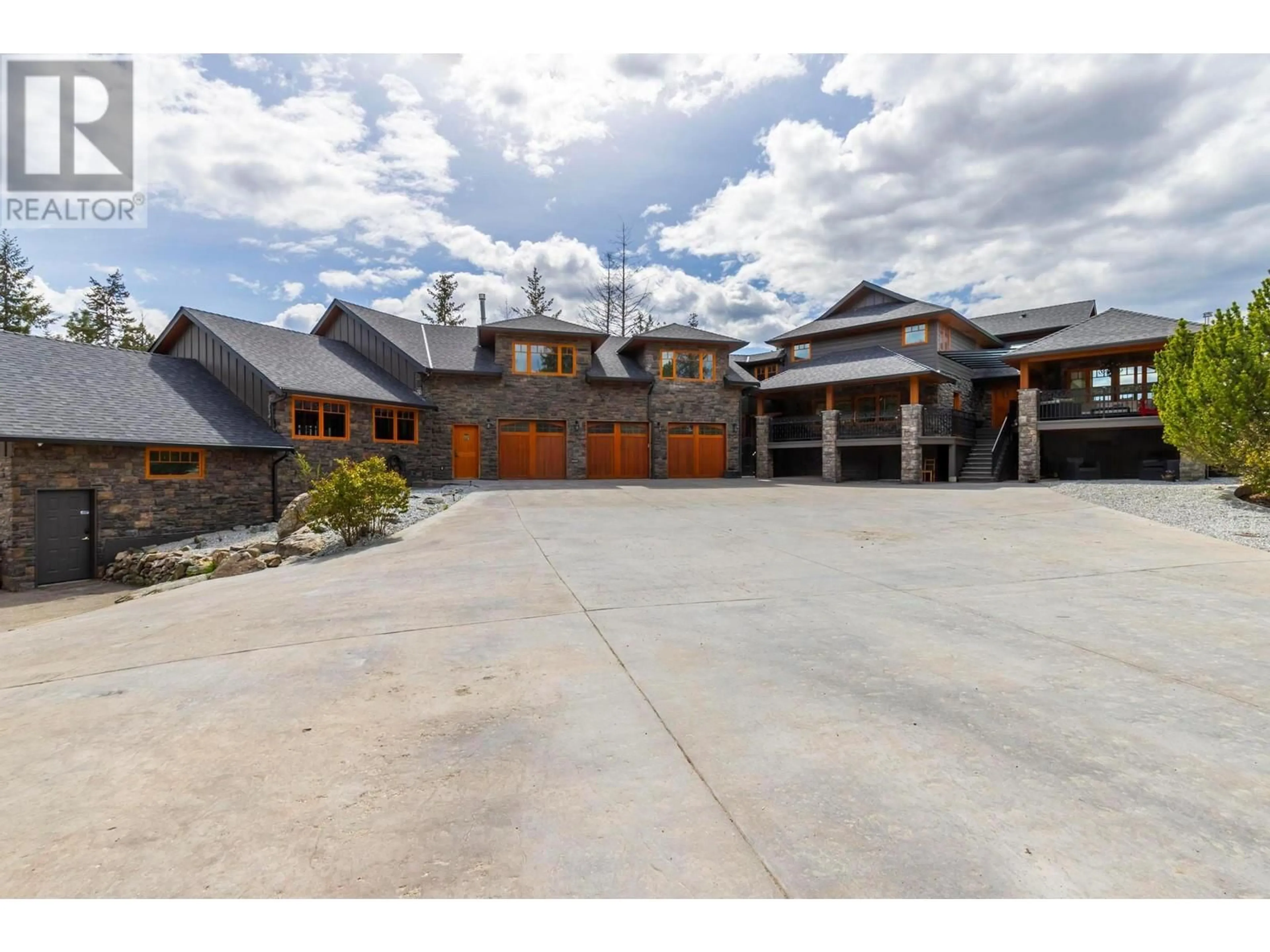Indoor garage for 5774 DEADPINE DRIVE, Kelowna British Columbia V1P1A3