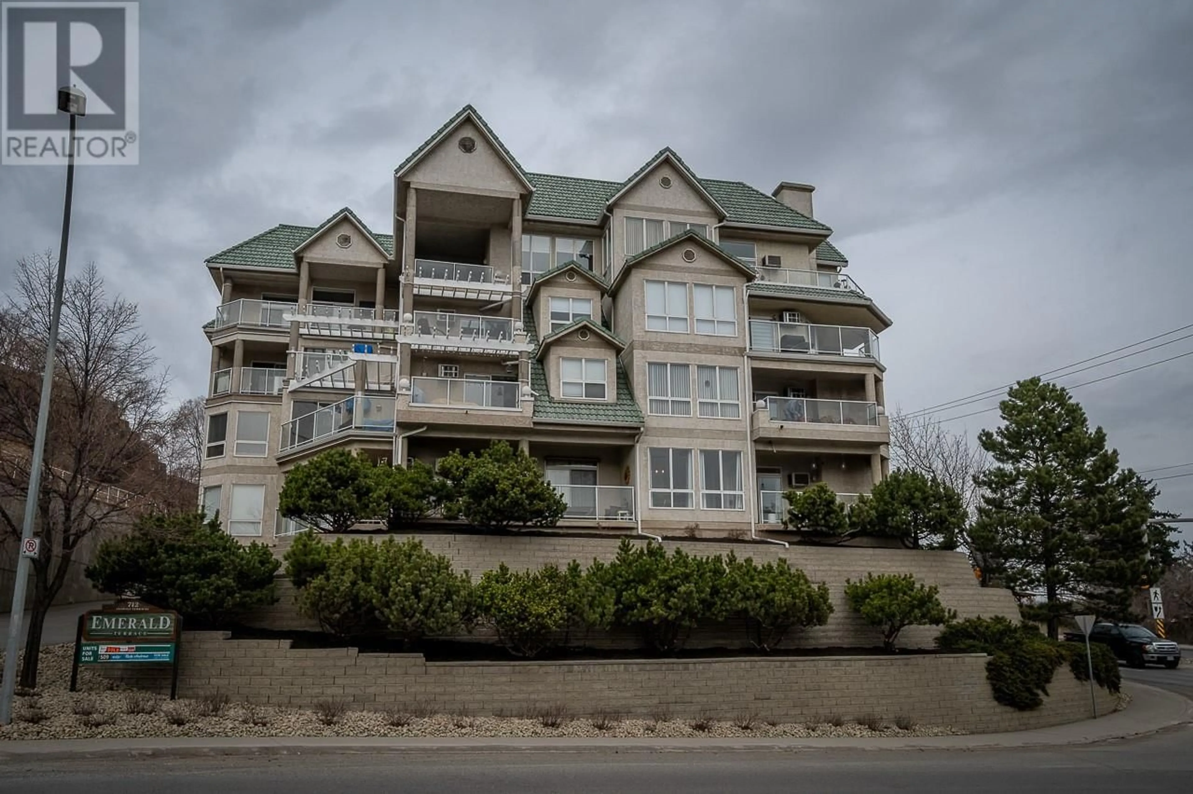 A pic from outside/outdoor area/front of a property/back of a property/a pic from drone, unknown for 712 SAHALI Terrace Unit# 406, Kamloops British Columbia V2C6T2