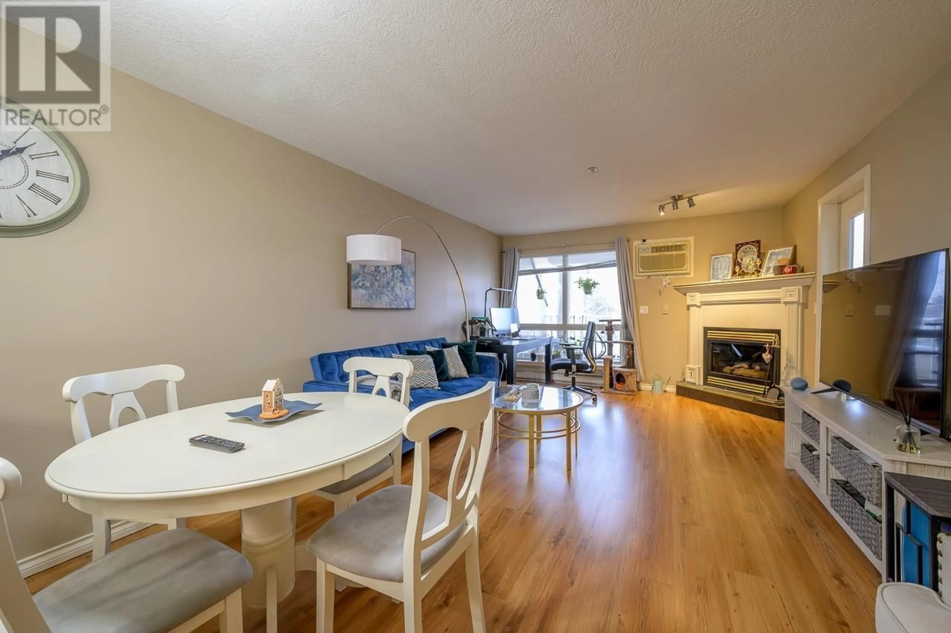 Living room with furniture, wood/laminate floor for 712 SAHALI Terrace Unit# 406, Kamloops British Columbia V2C6T2