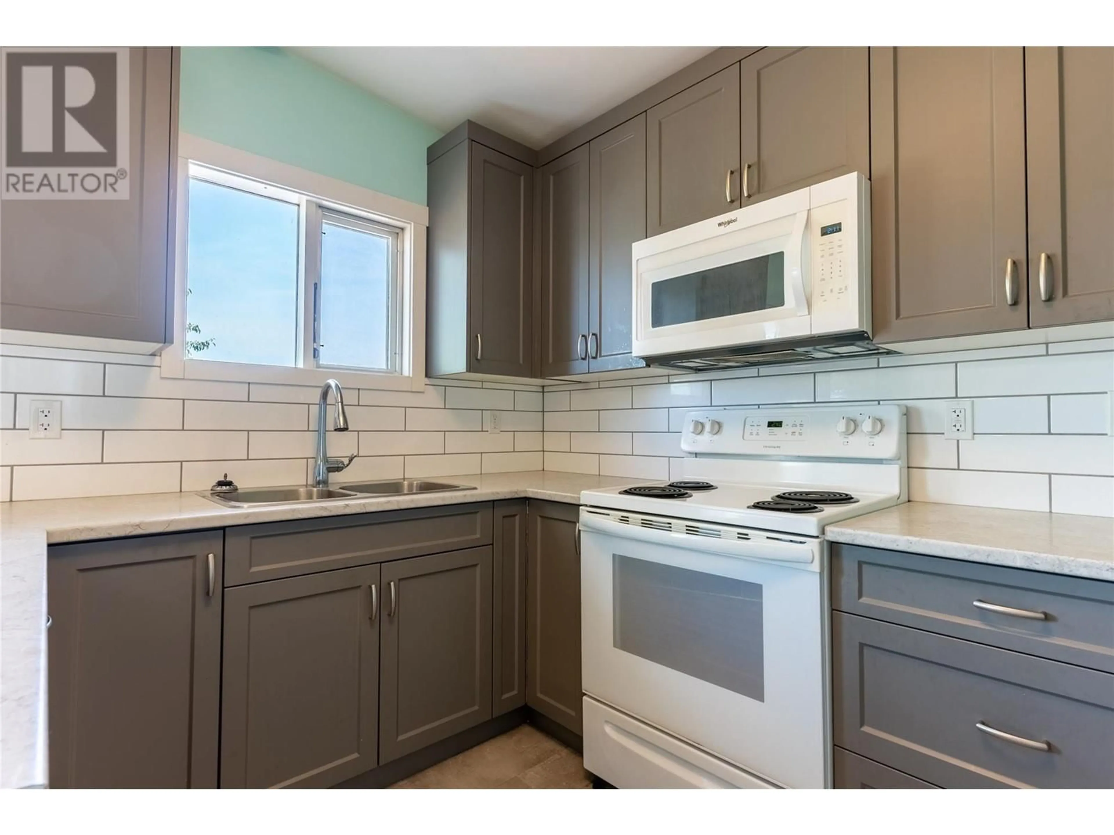 Standard kitchen, ceramic/tile floor for 745 KELLY Drive, Kamloops British Columbia V2B4G5