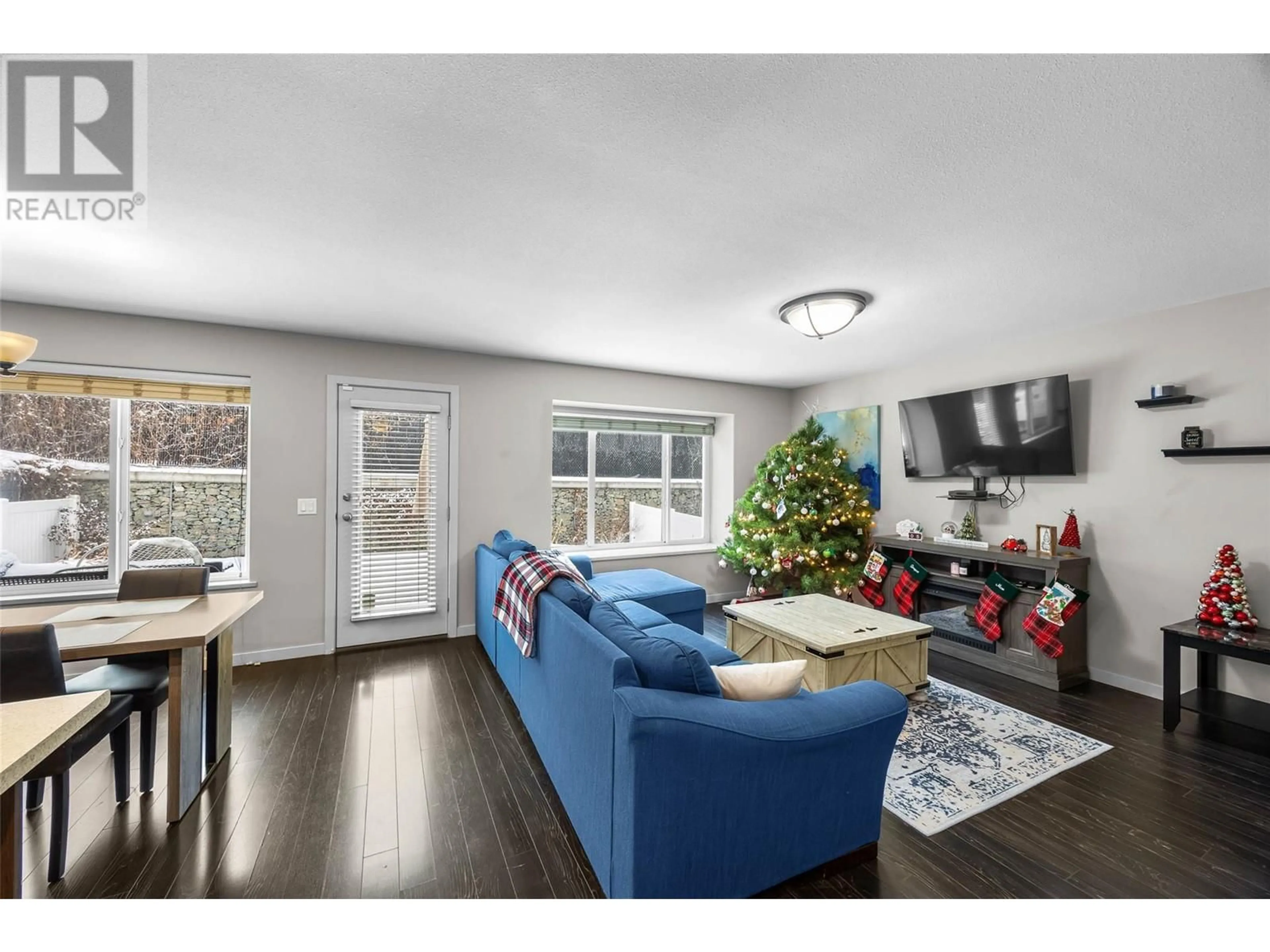 Living room with furniture, wood/laminate floor for 1250 Aberdeen Drive Unit# 26, Kamloops British Columbia V1S0C1