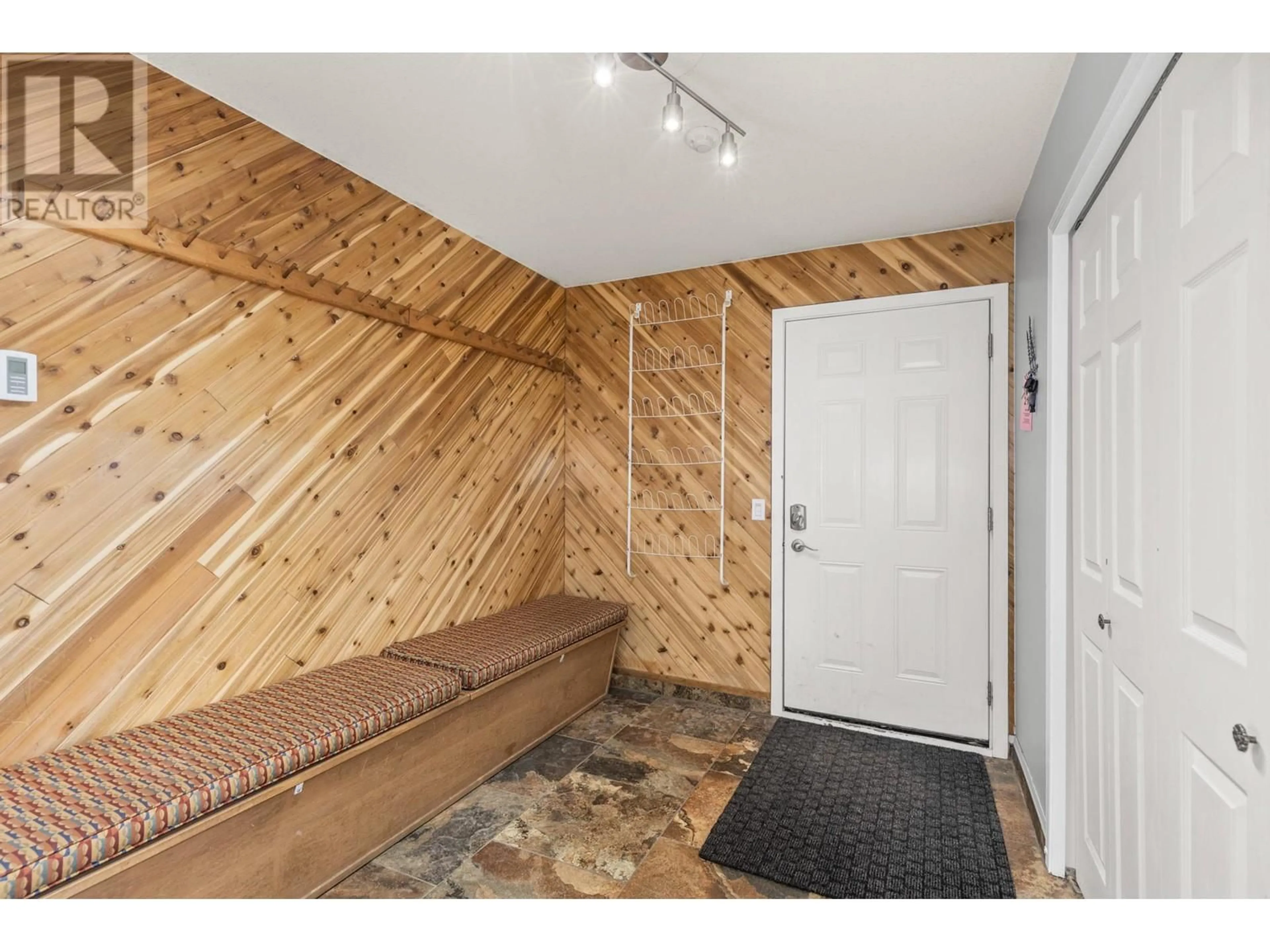 Indoor entryway for 211 - 225 KETTLE VIEW ROAD, Big White British Columbia V1P1P3