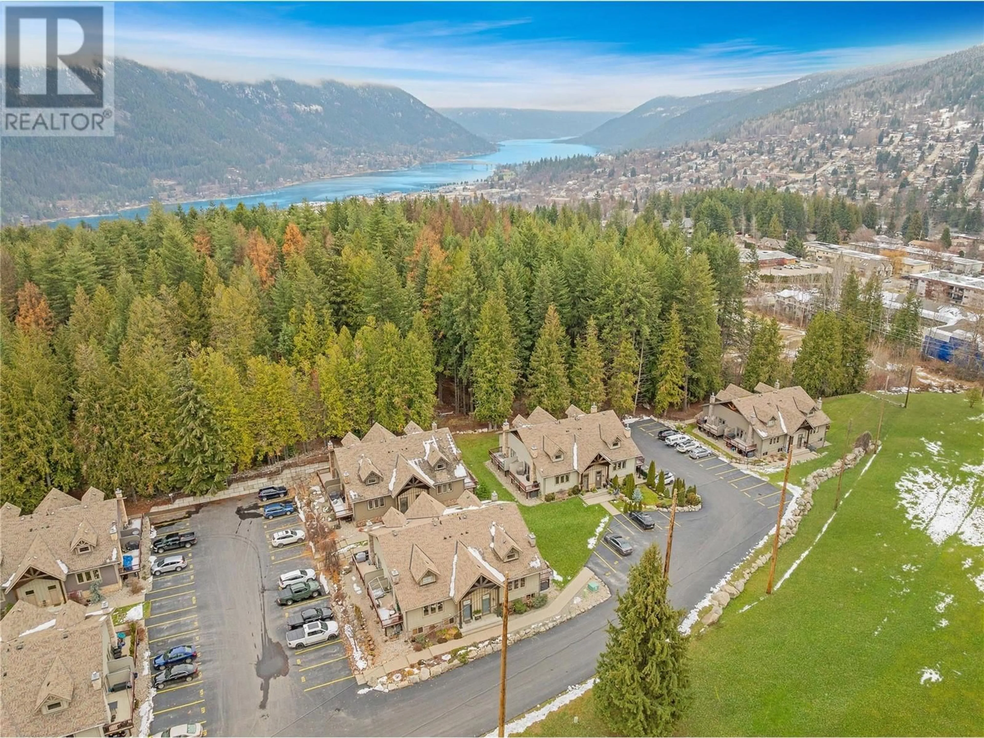 A pic from outside/outdoor area/front of a property/back of a property/a pic from drone, mountain view for 603 - 1901 CHOQUETTE AVENUE, Nelson British Columbia V1L7B8