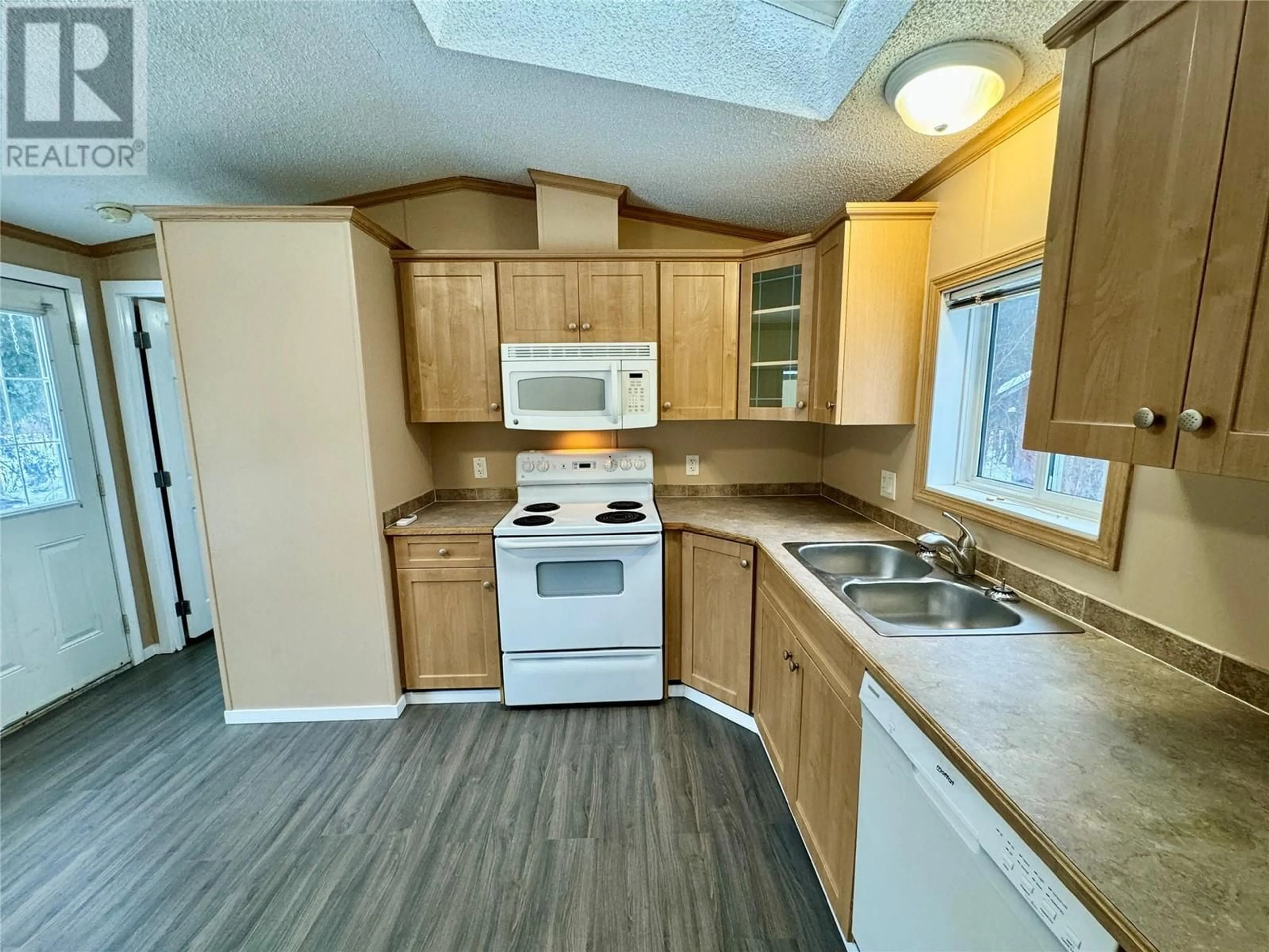 Standard kitchen, unknown for 4650 Cunningham Frontage Road Unit# 3, Malakwa British Columbia V0E2J0