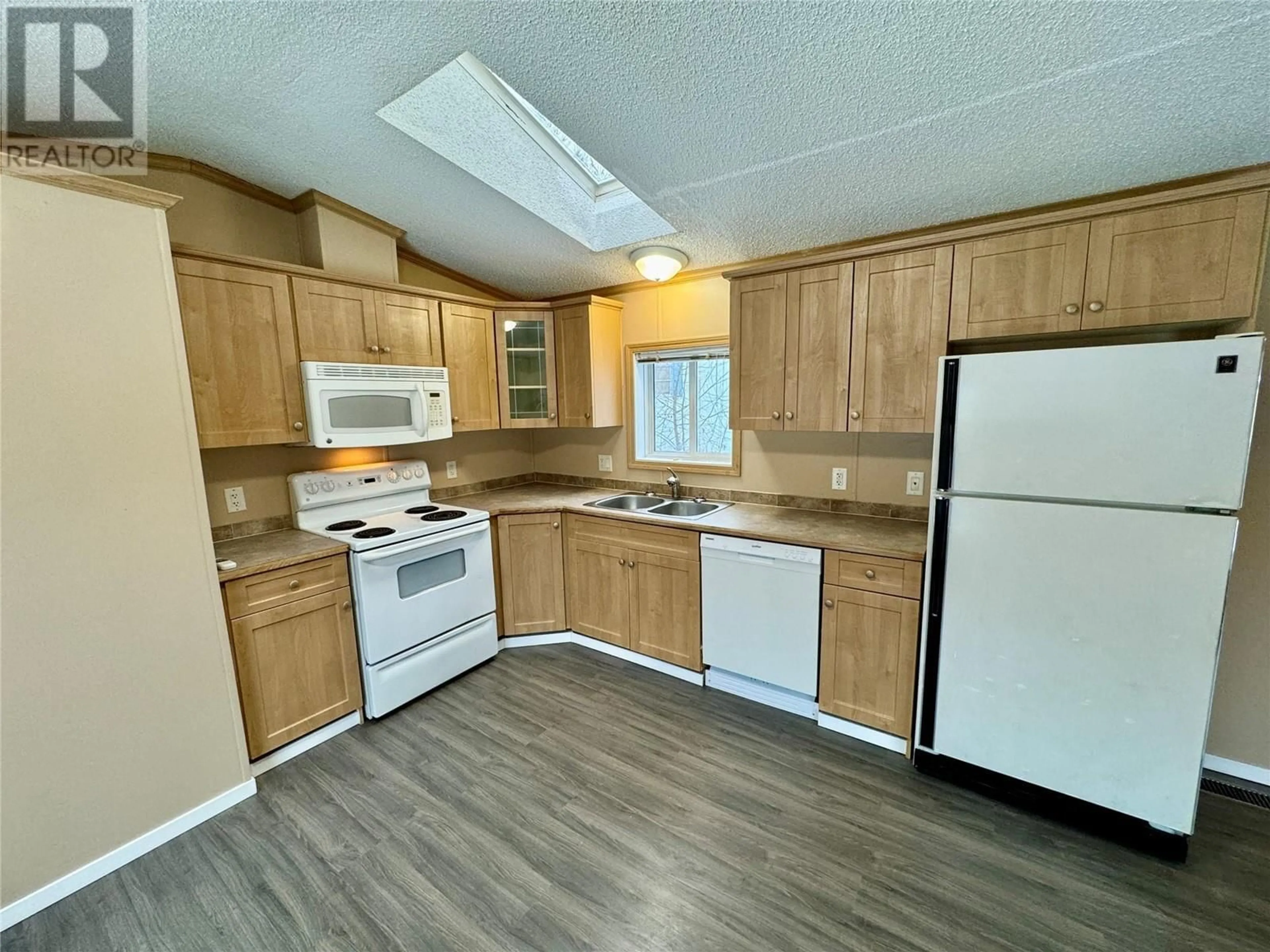 Standard kitchen, unknown for 4650 Cunningham Frontage Road Unit# 3, Malakwa British Columbia V0E2J0