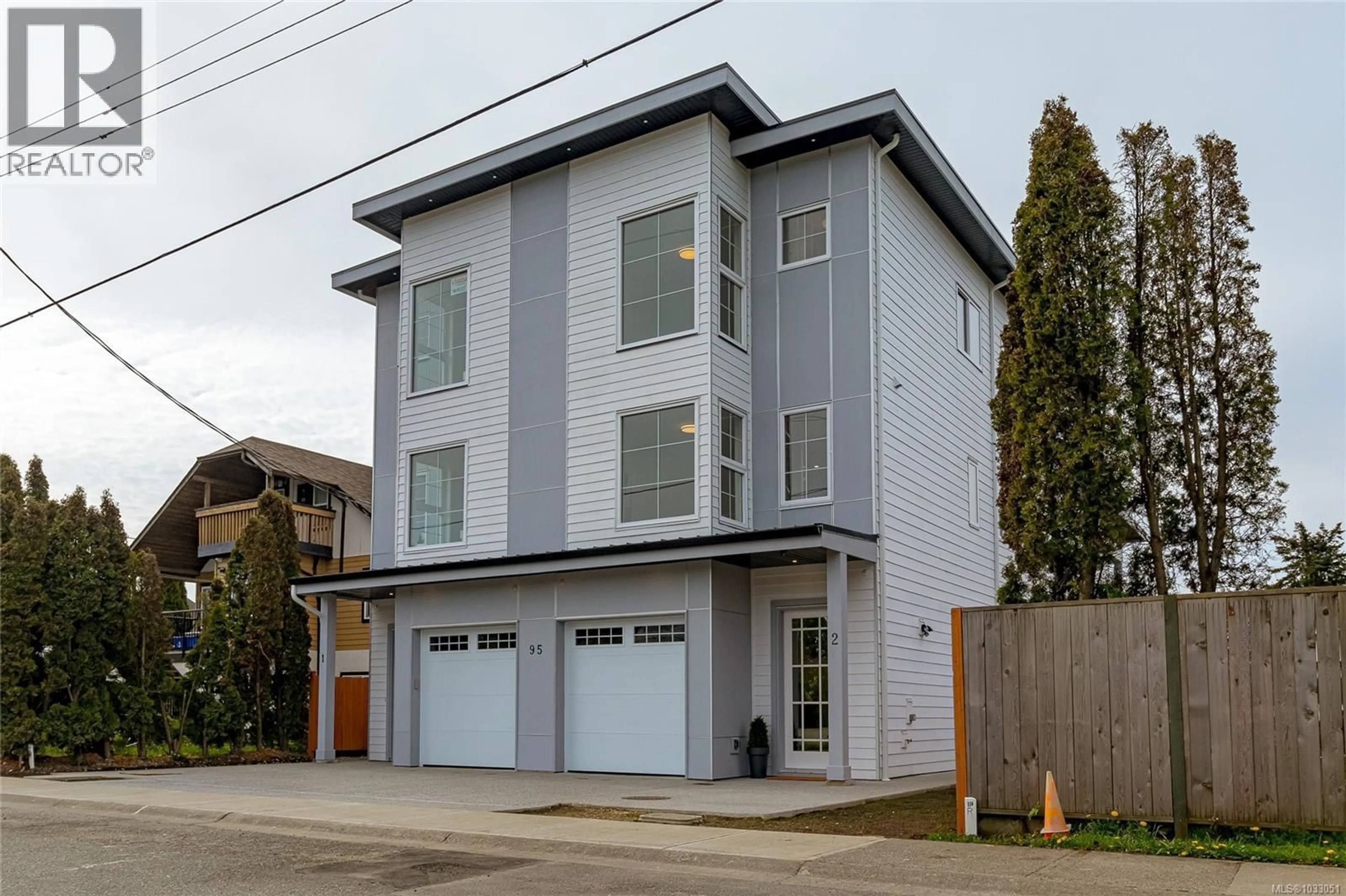 Home with vinyl exterior material, street for # 3 - 95 BATTLEFORD AVENUE, Saanich British Columbia V8Z1K5