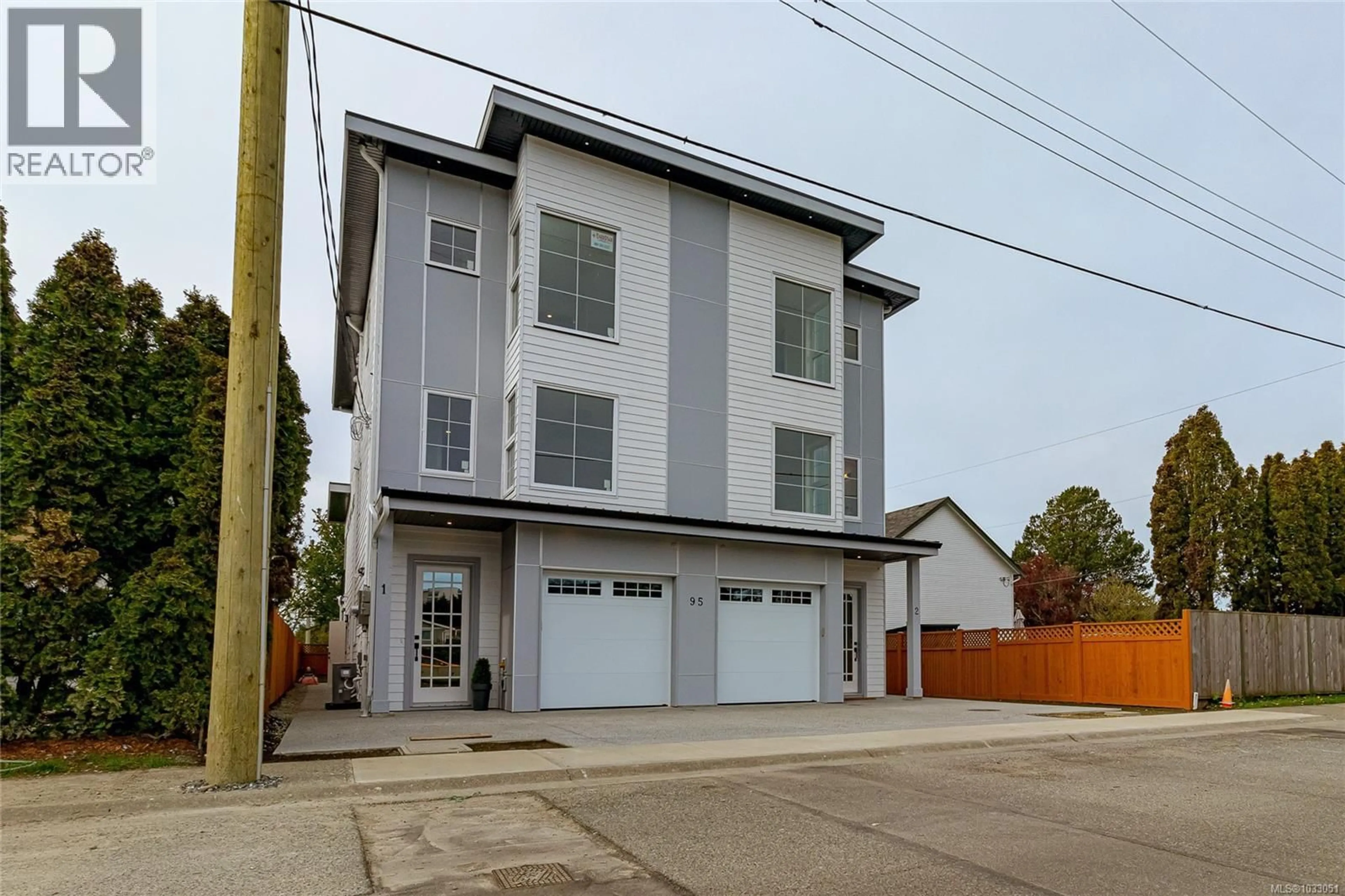 Unknown for # 3 - 95 BATTLEFORD AVENUE, Saanich British Columbia V8Z1K5