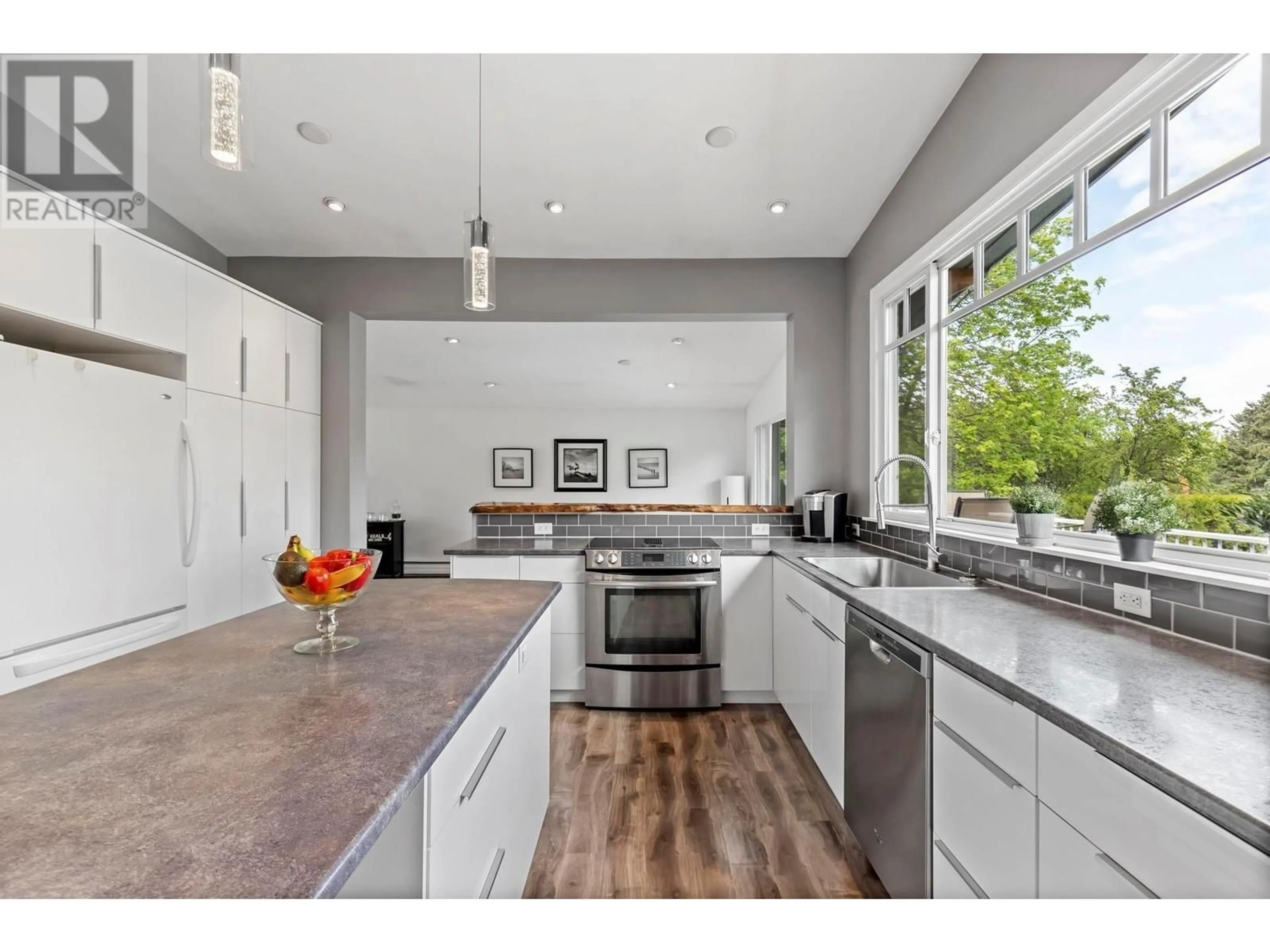 Open concept kitchen, unknown for 990 Fairway Crescent, Kelowna British Columbia V1Y4S7