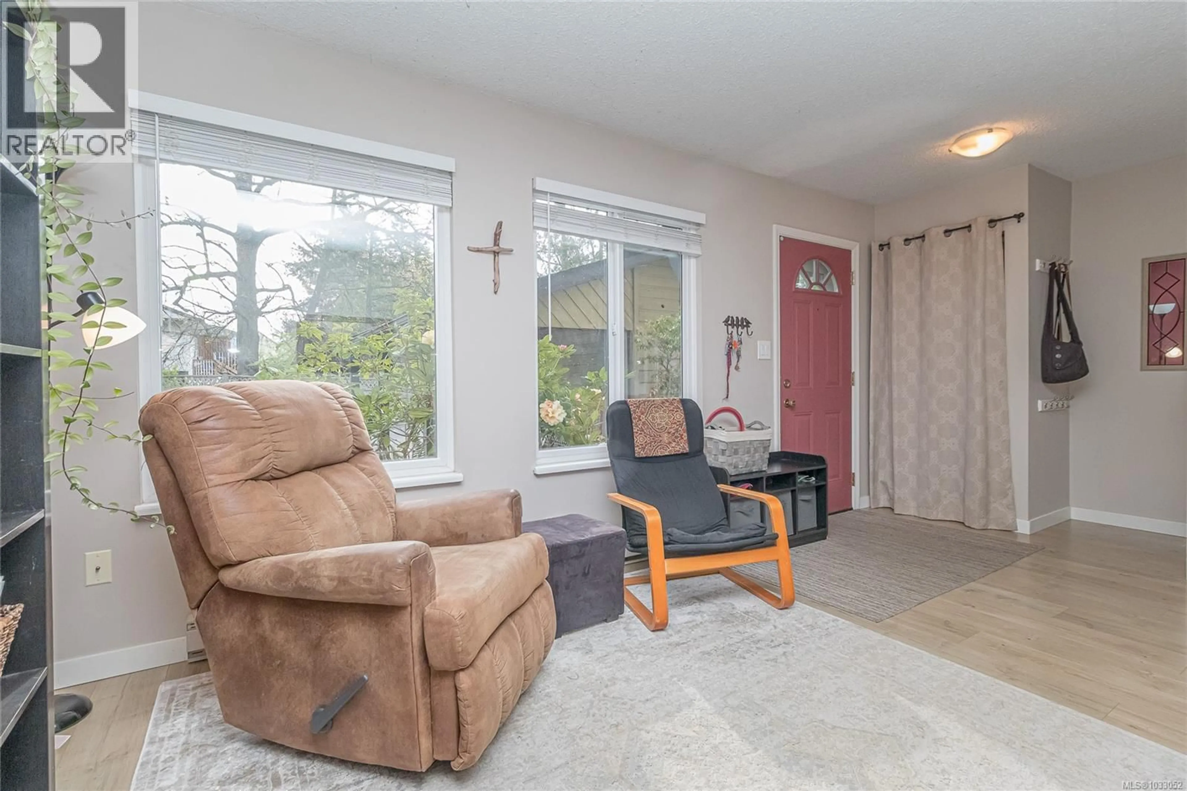 Living room with furniture, unknown for 19 - 1741 MCKENZIE AVENUE, Saanich British Columbia V8N1A6