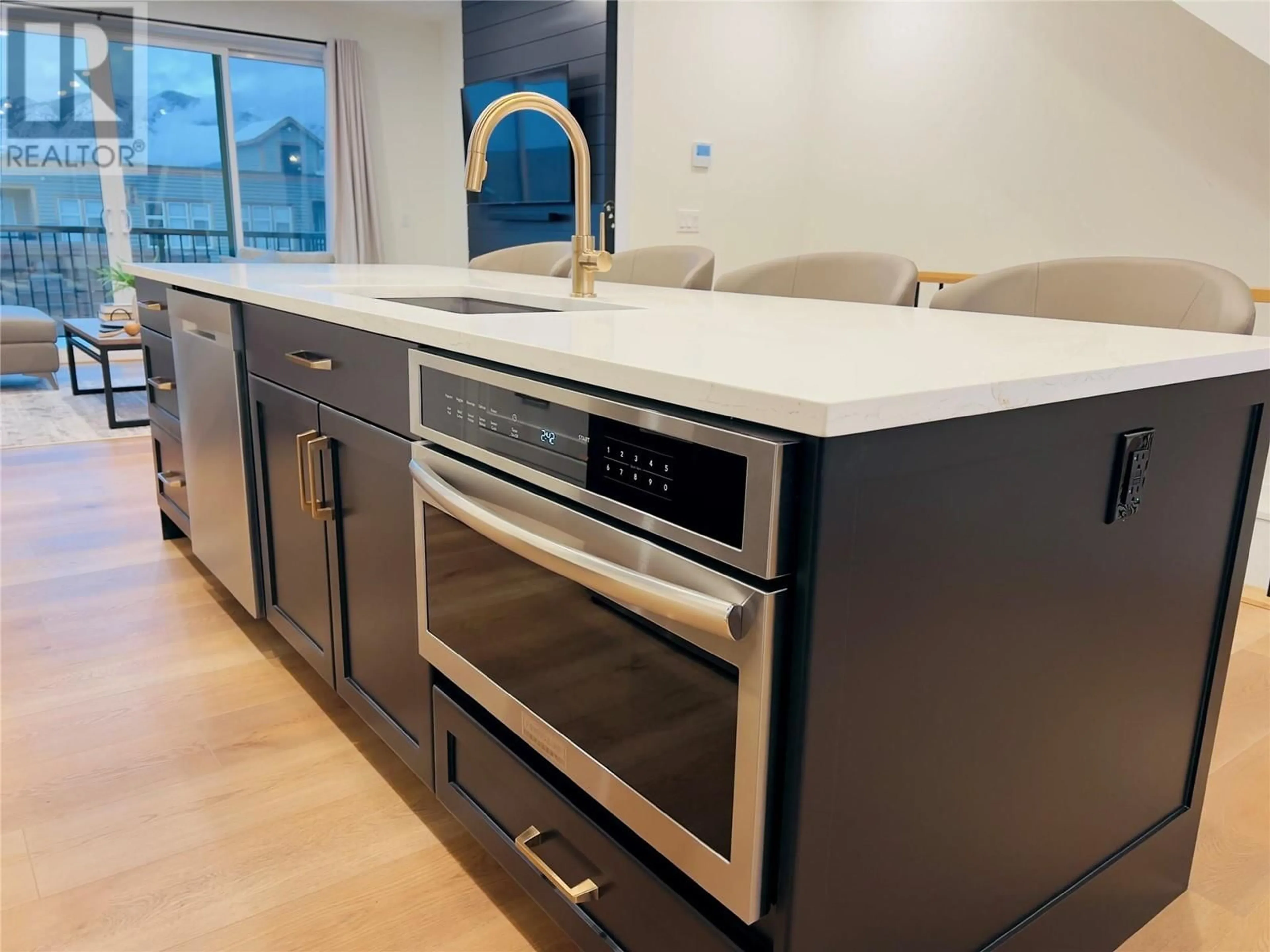 Contemporary kitchen, unknown for 404 - 510 14TH STREET, Invermere British Columbia V0A1K0