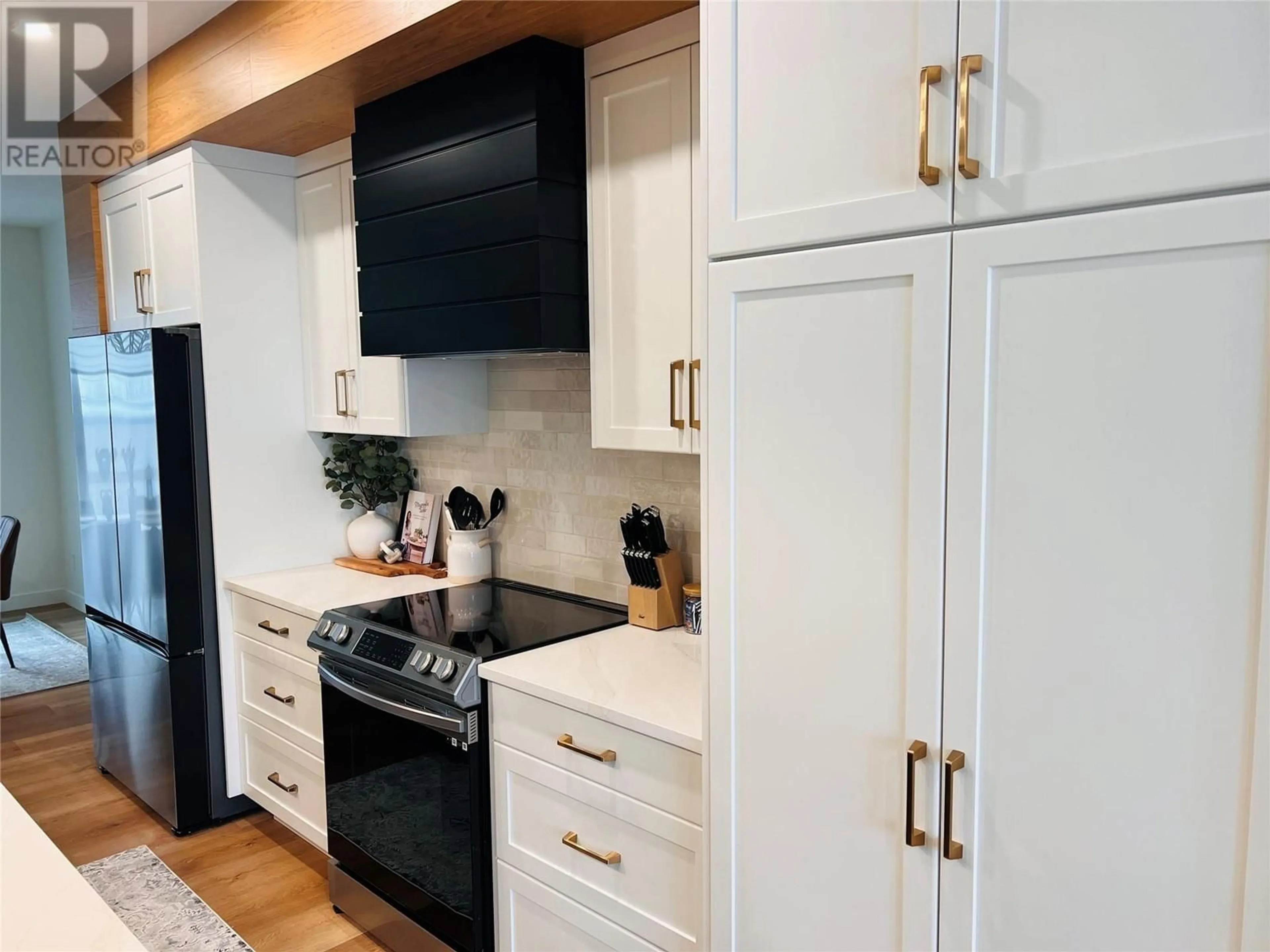 Contemporary kitchen, unknown for 405 - 510 14TH STREET, Invermere British Columbia V0A1K0