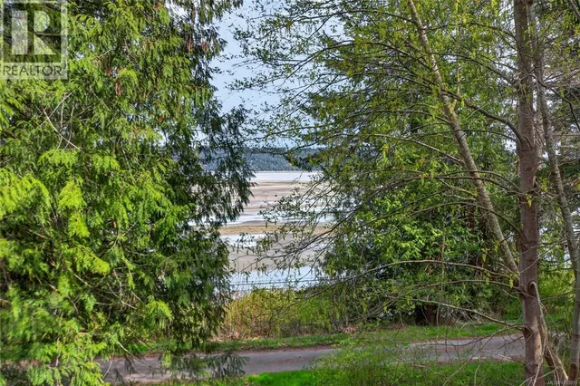 7191 ISLAND HIGHWAY, Fanny Bay 2