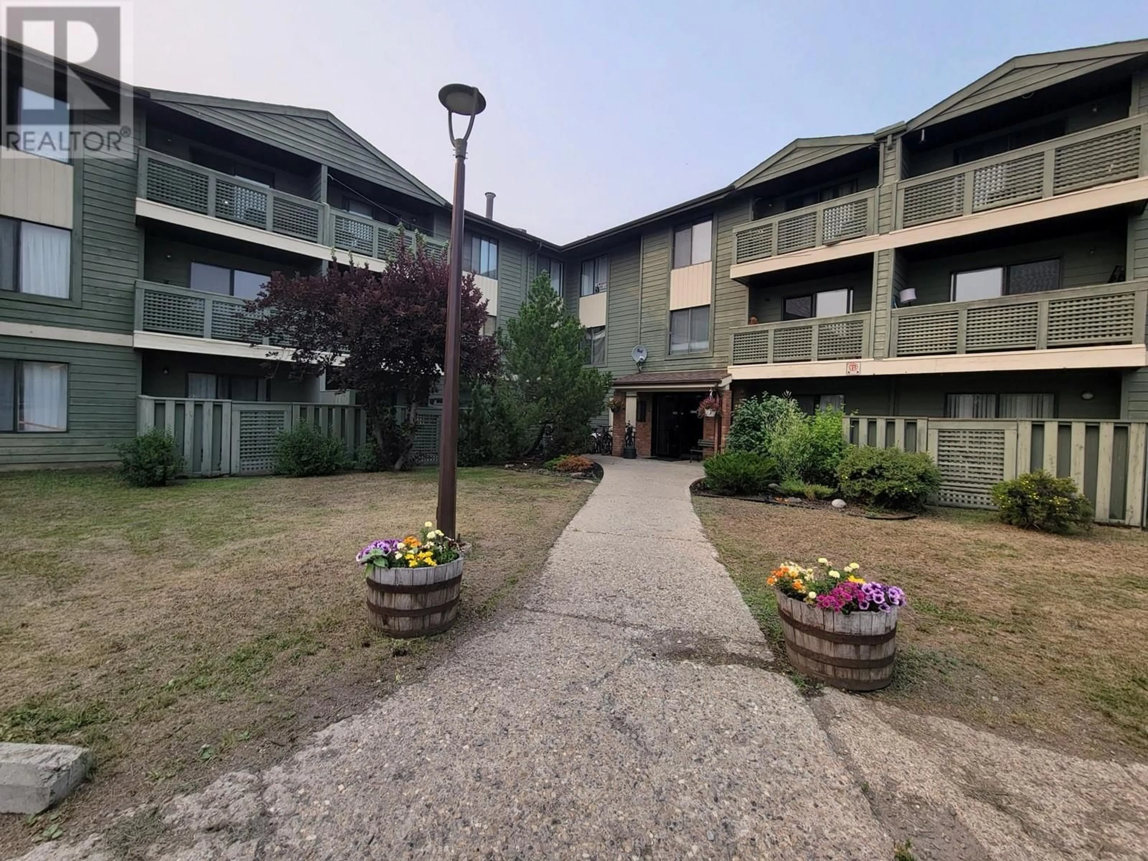 Patio, unknown for 202 185 Chamberlain Crescent, Tumbler Ridge British Columbia V0C2W0