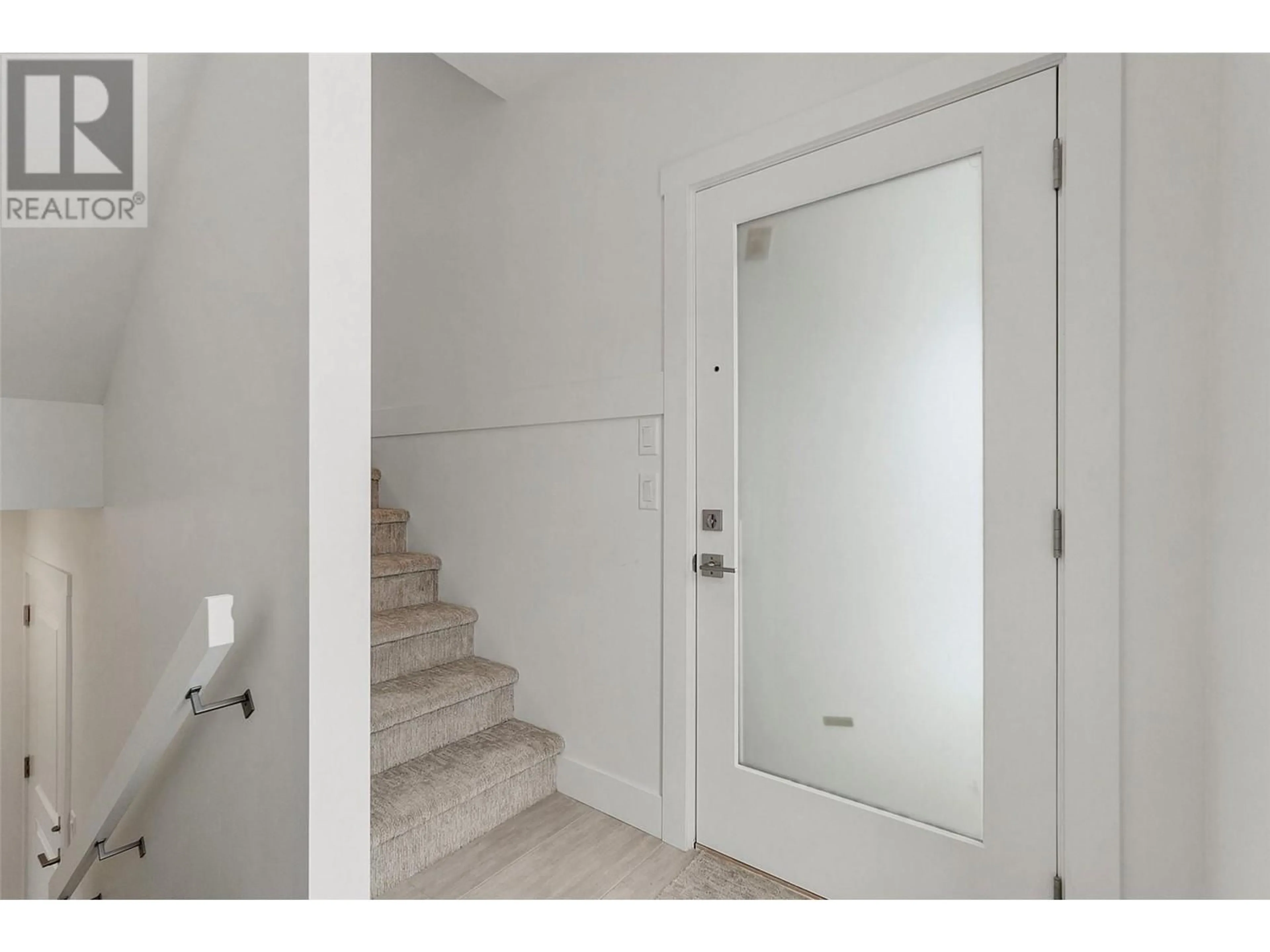 Indoor entryway for 49 - 720 VALLEY ROAD, Kelowna British Columbia V1V2E6
