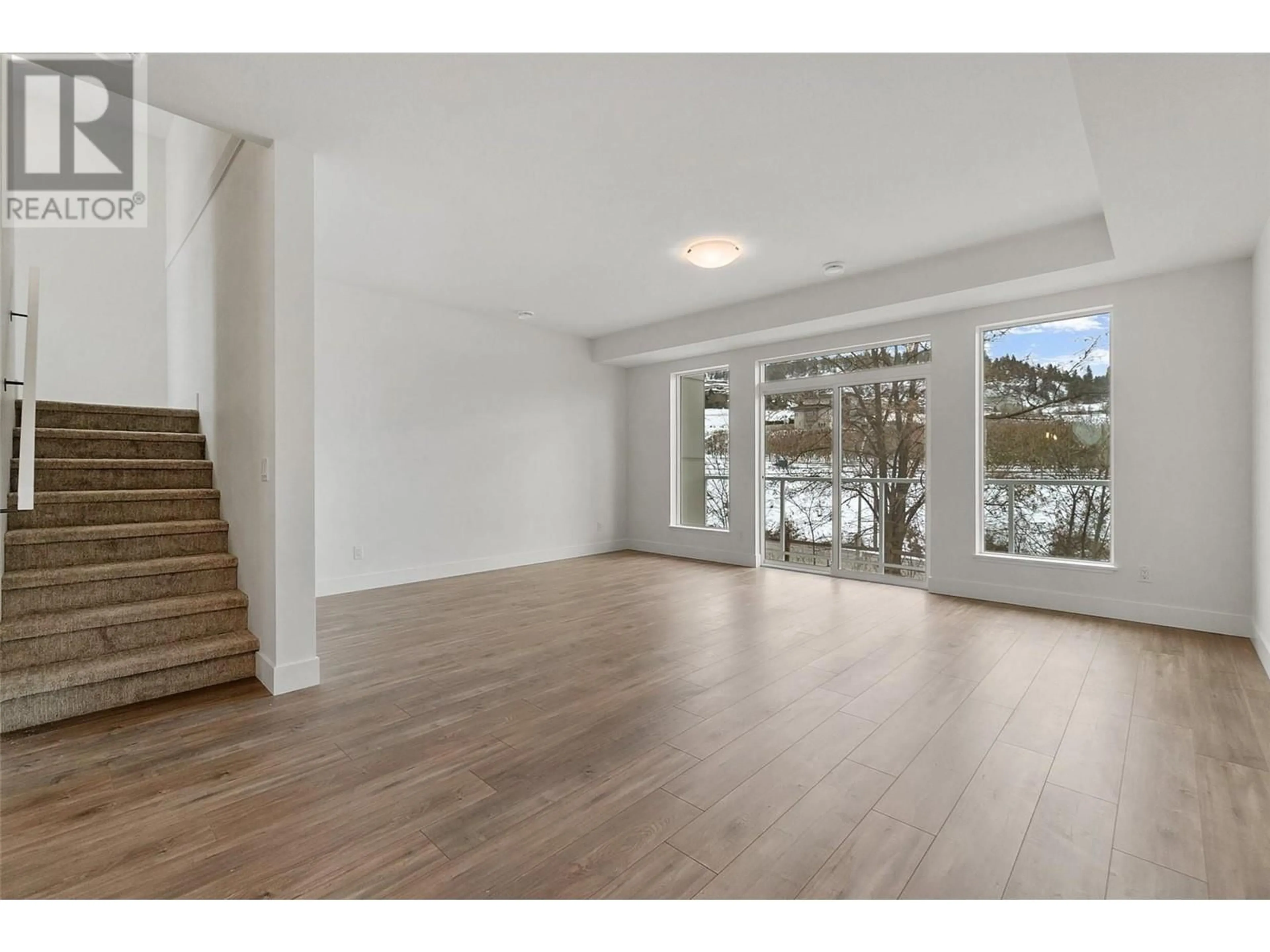 Indoor foyer for 49 - 720 VALLEY ROAD, Kelowna British Columbia V1V2E6