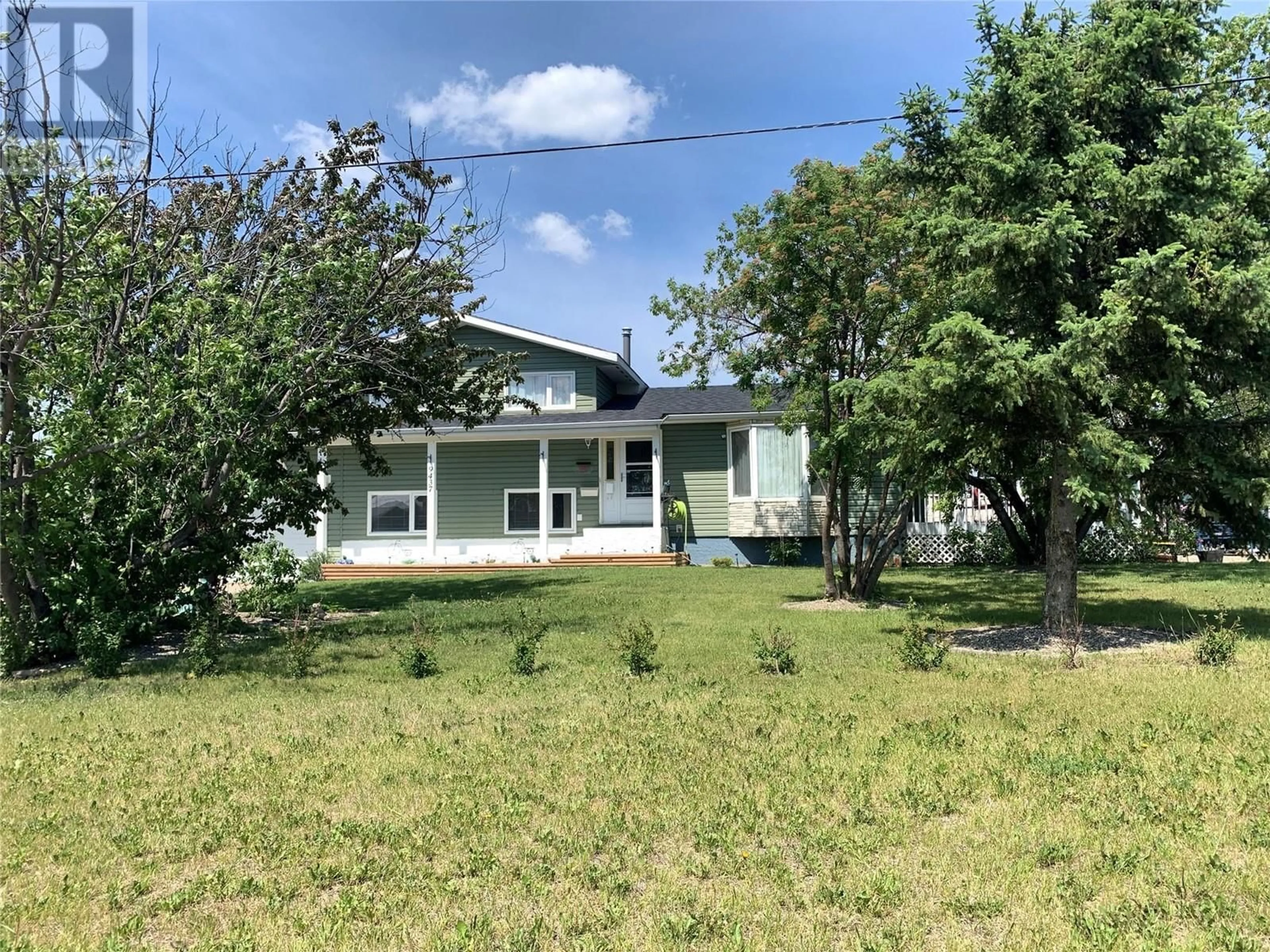 A pic from outside/outdoor area/front of a property/back of a property/a pic from drone, street for 9437 6 STREET, Dawson Creek British Columbia V1G3L7