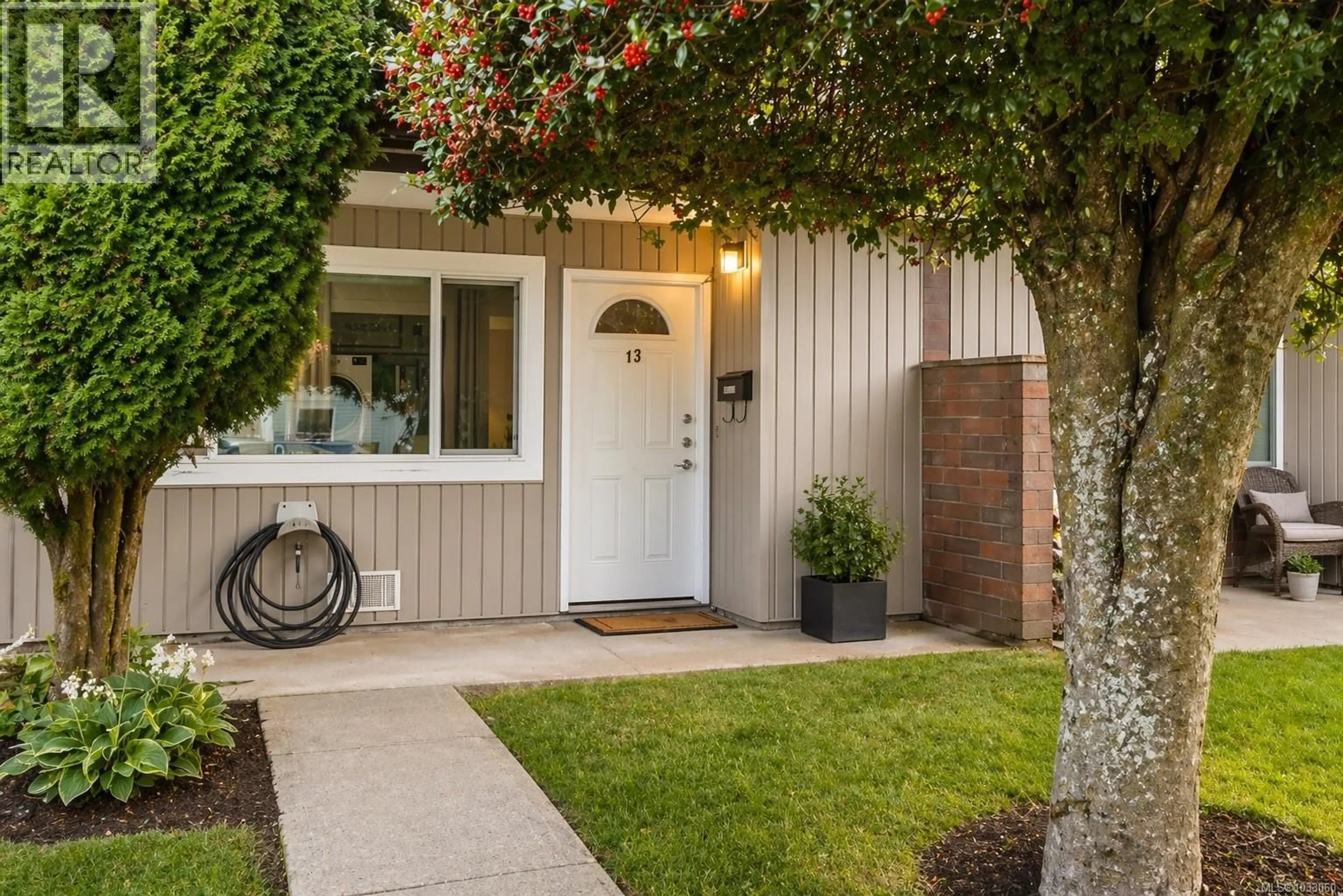 Indoor entryway for 13 - 285 HAREWOOD ROAD, Nanaimo British Columbia V9R2Z1
