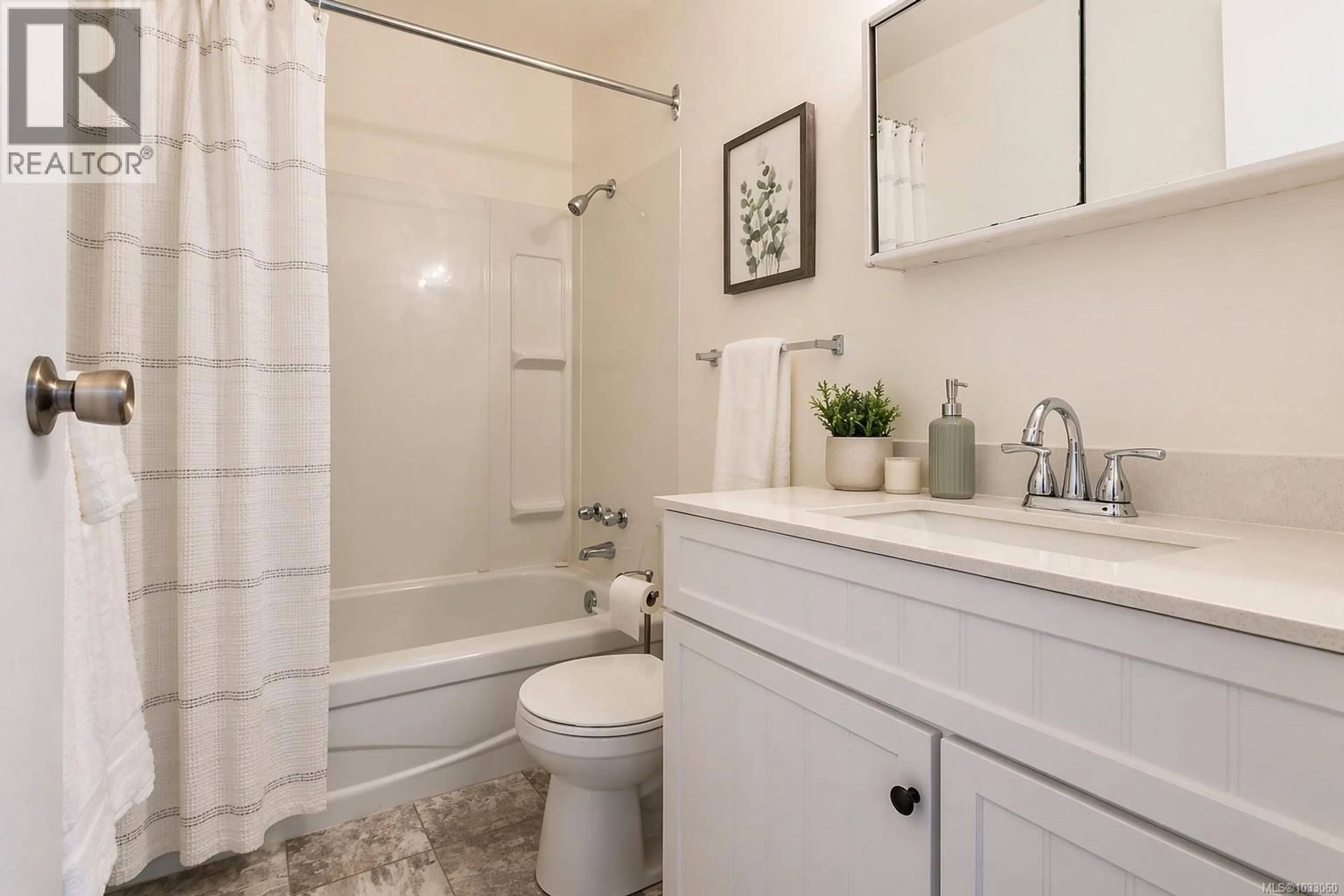 Standard bathroom, ceramic/tile floor for 13 - 285 HAREWOOD ROAD, Nanaimo British Columbia V9R2Z1