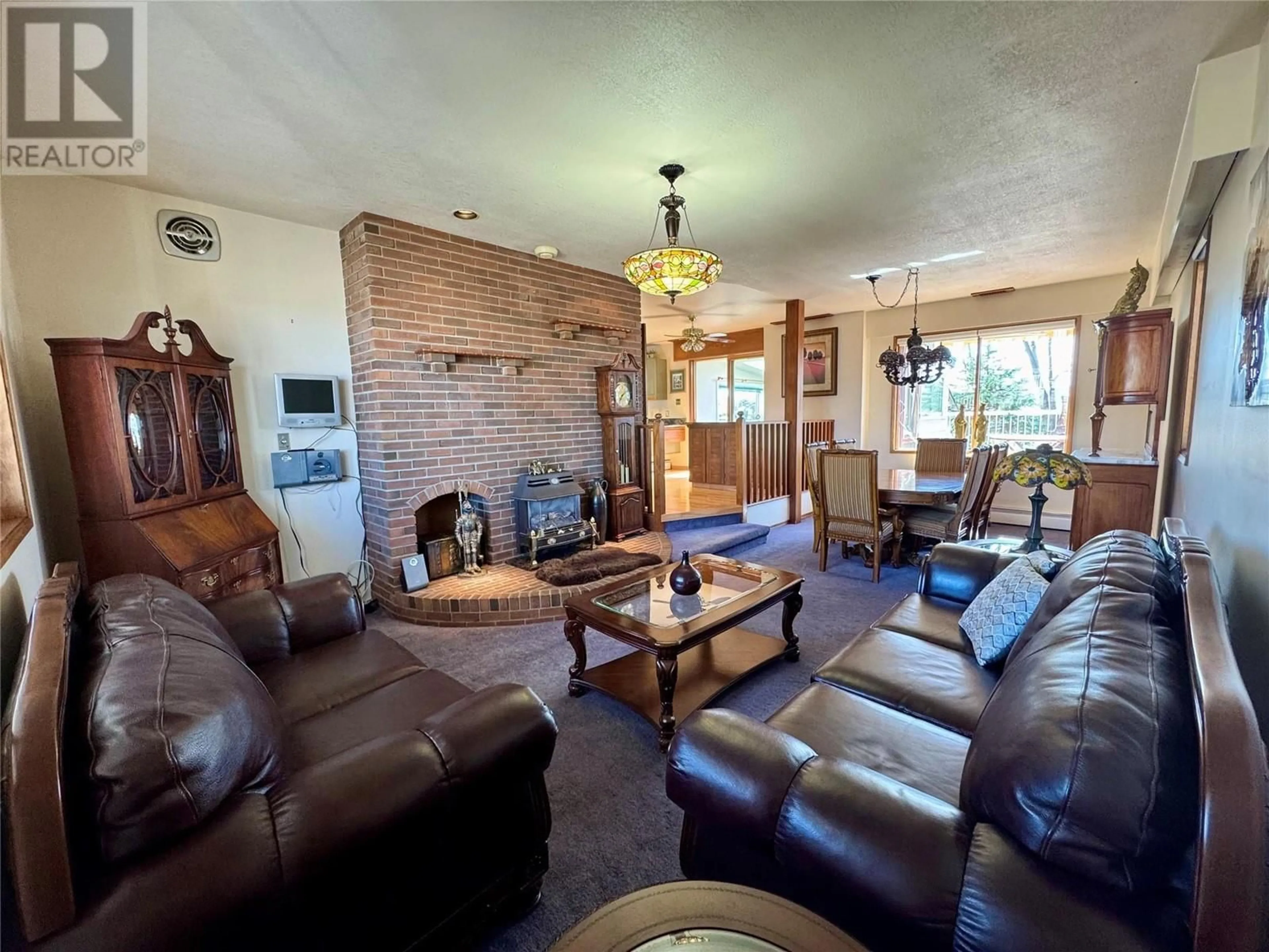 Living room with furniture, unknown for 2017 89 AVENUE, Dawson Creek British Columbia V1G4S2
