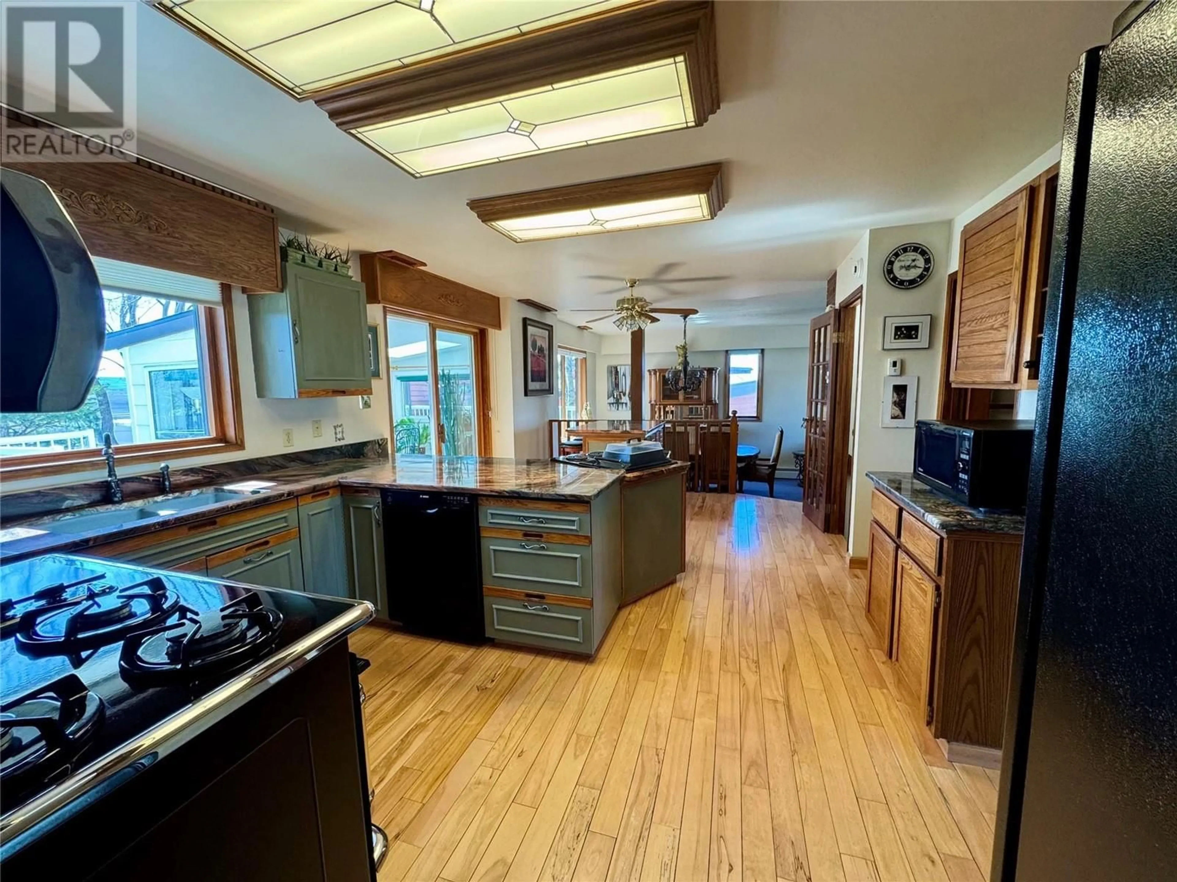Open concept kitchen, unknown for 2017 89 AVENUE, Dawson Creek British Columbia V1G4S2
