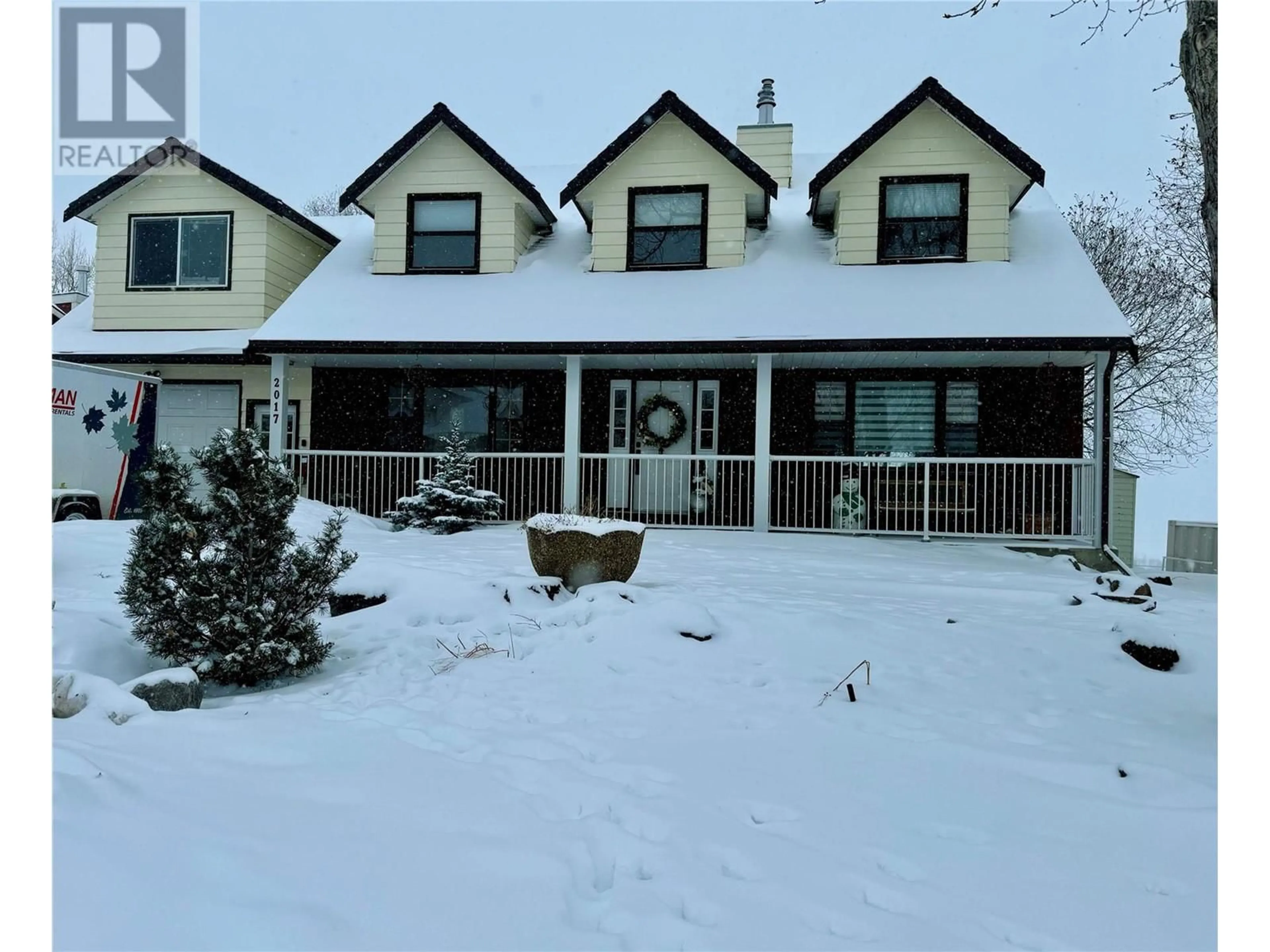 A pic from outside/outdoor area/front of a property/back of a property/a pic from drone, unknown for 2017 89 Avenue, Dawson Creek British Columbia V1G4S2