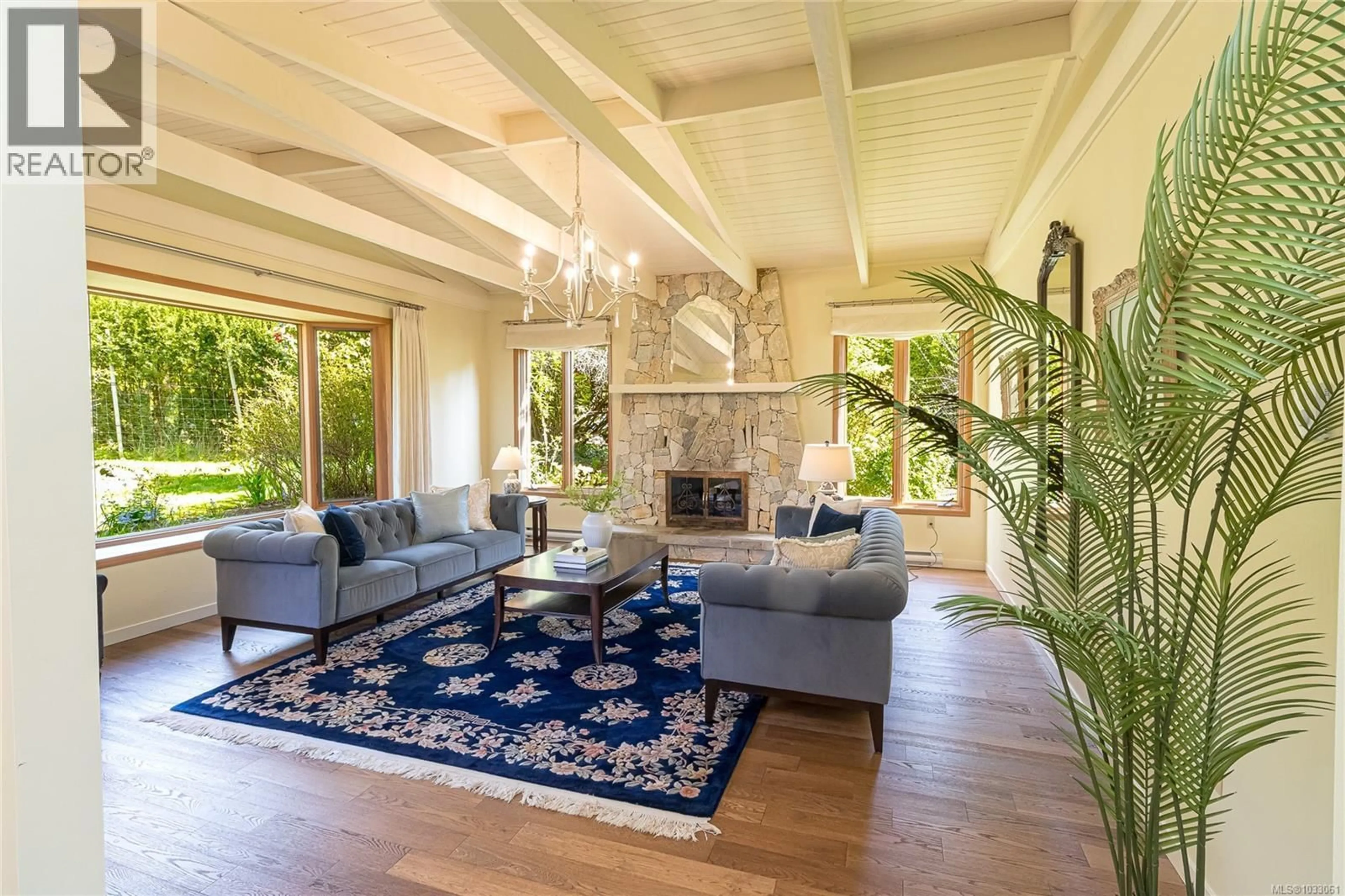 Living room with furniture, unknown for 2557 ANNABERN CRESCENT, Saanich British Columbia V8N5E9