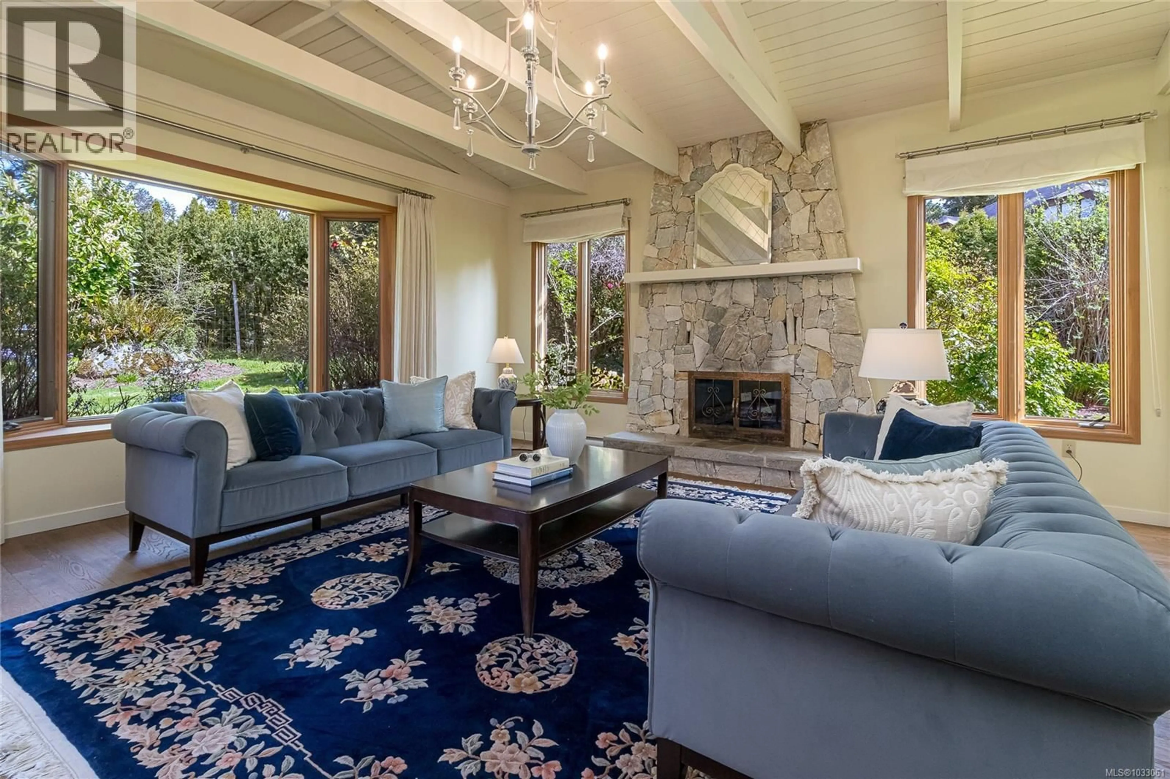 Living room with furniture, unknown for 2557 ANNABERN CRESCENT, Saanich British Columbia V8N5E9