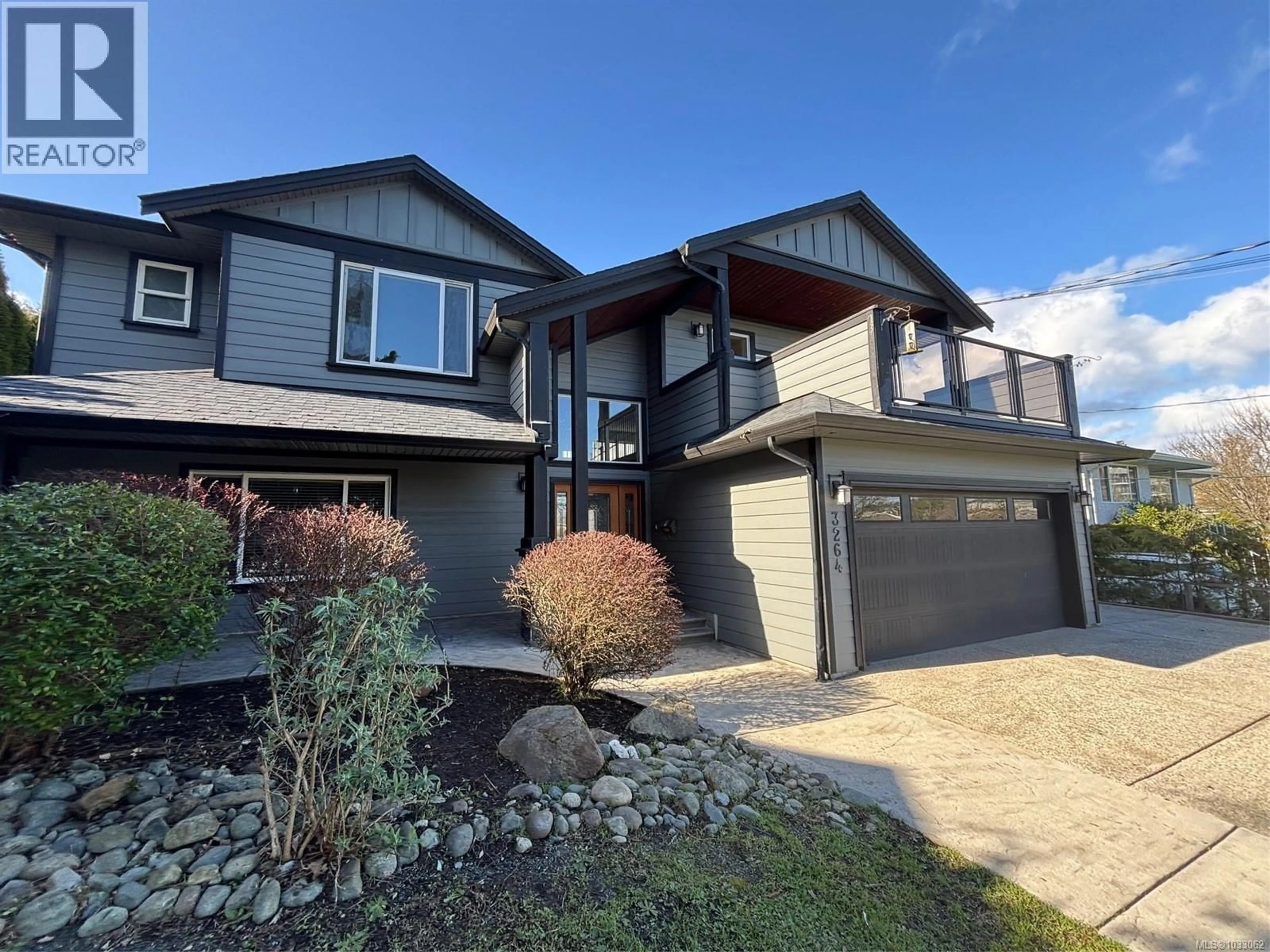 Home with vinyl exterior material, street for 3264 IRMA STREET, Saanich British Columbia V8Z3R8