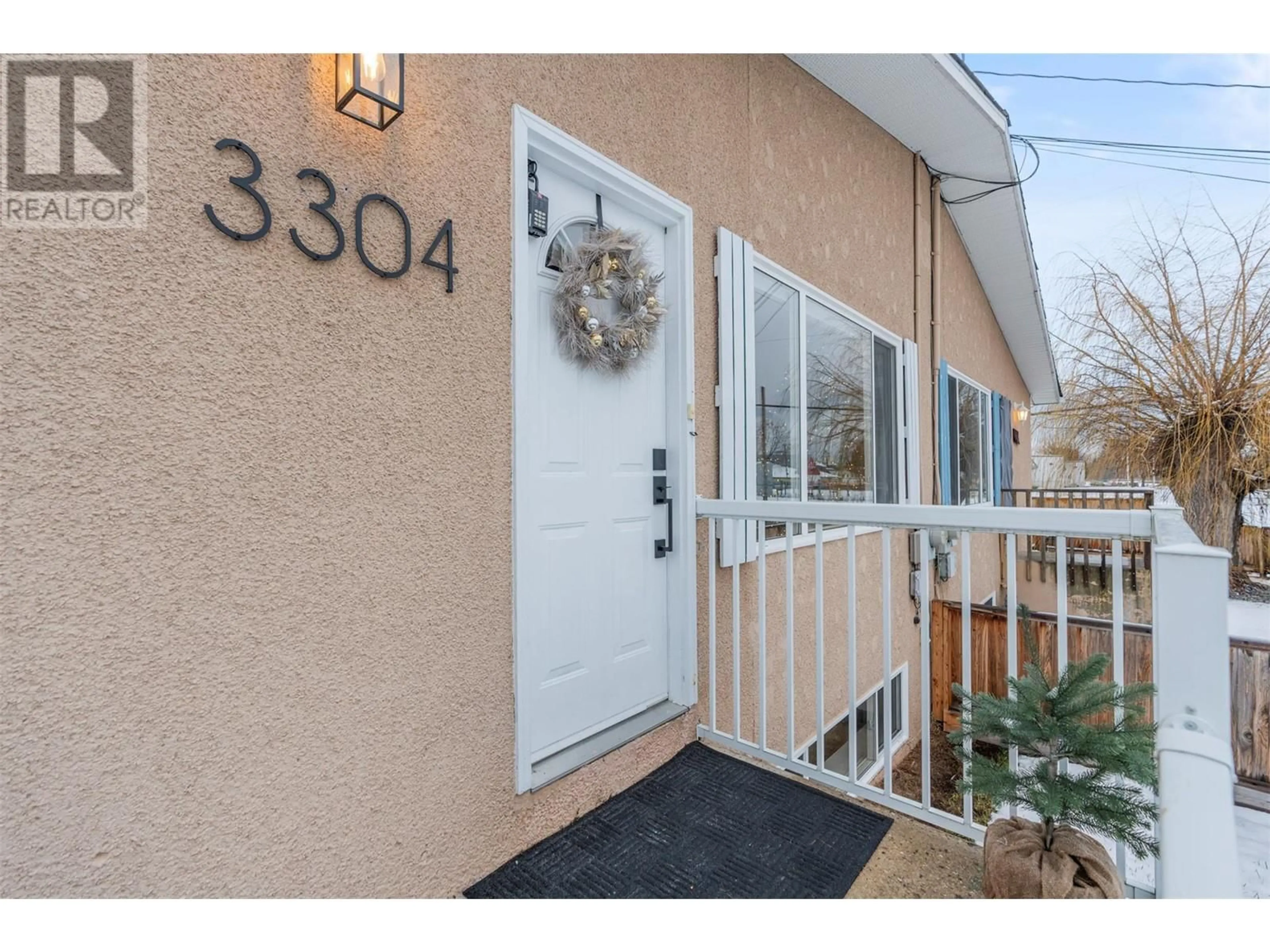 Indoor entryway for 3304 Belaire Drive, Armstrong British Columbia V0E1B4