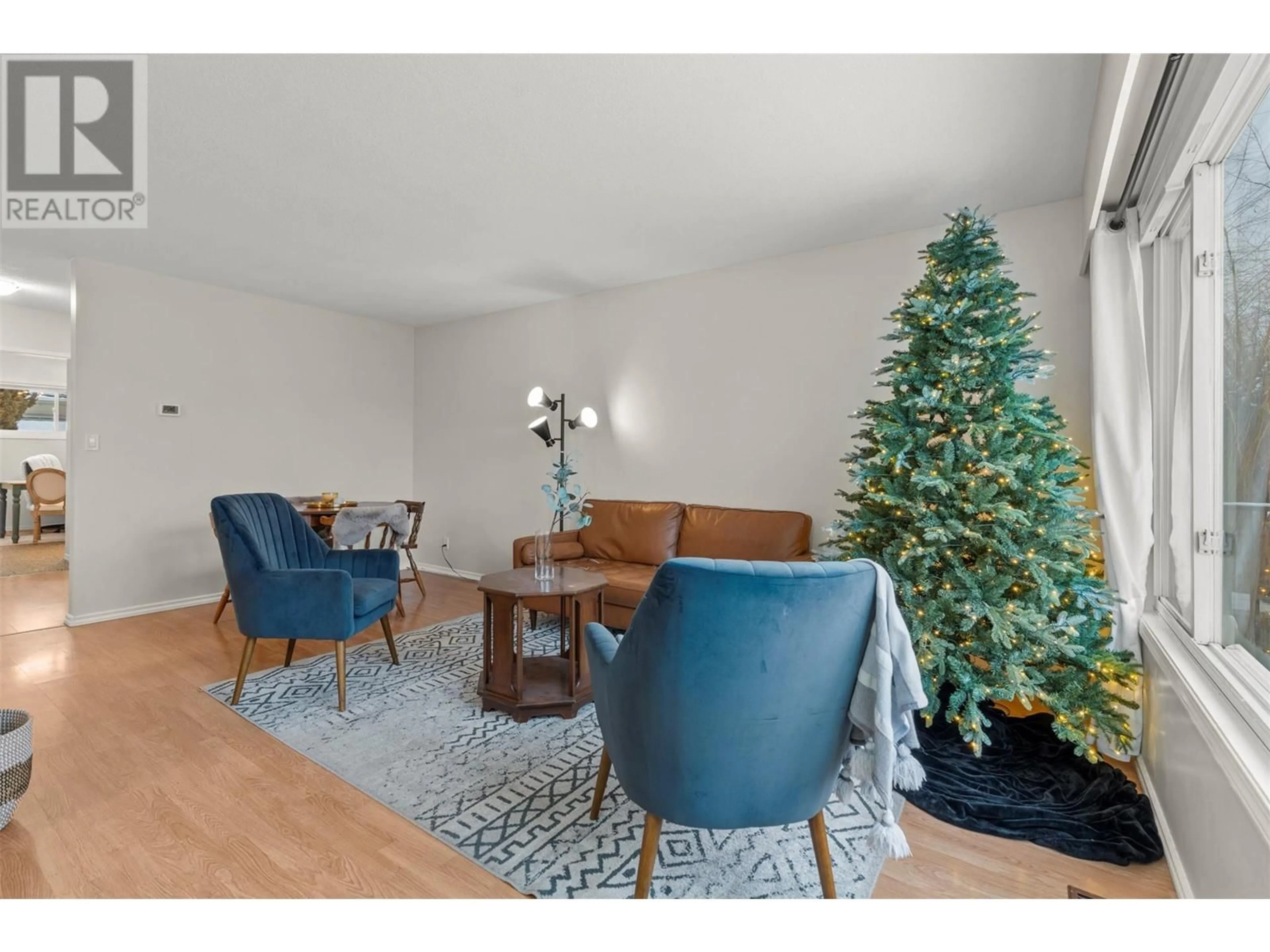 Living room with furniture, wood/laminate floor for 3304 Belaire Drive, Armstrong British Columbia V0E1B4