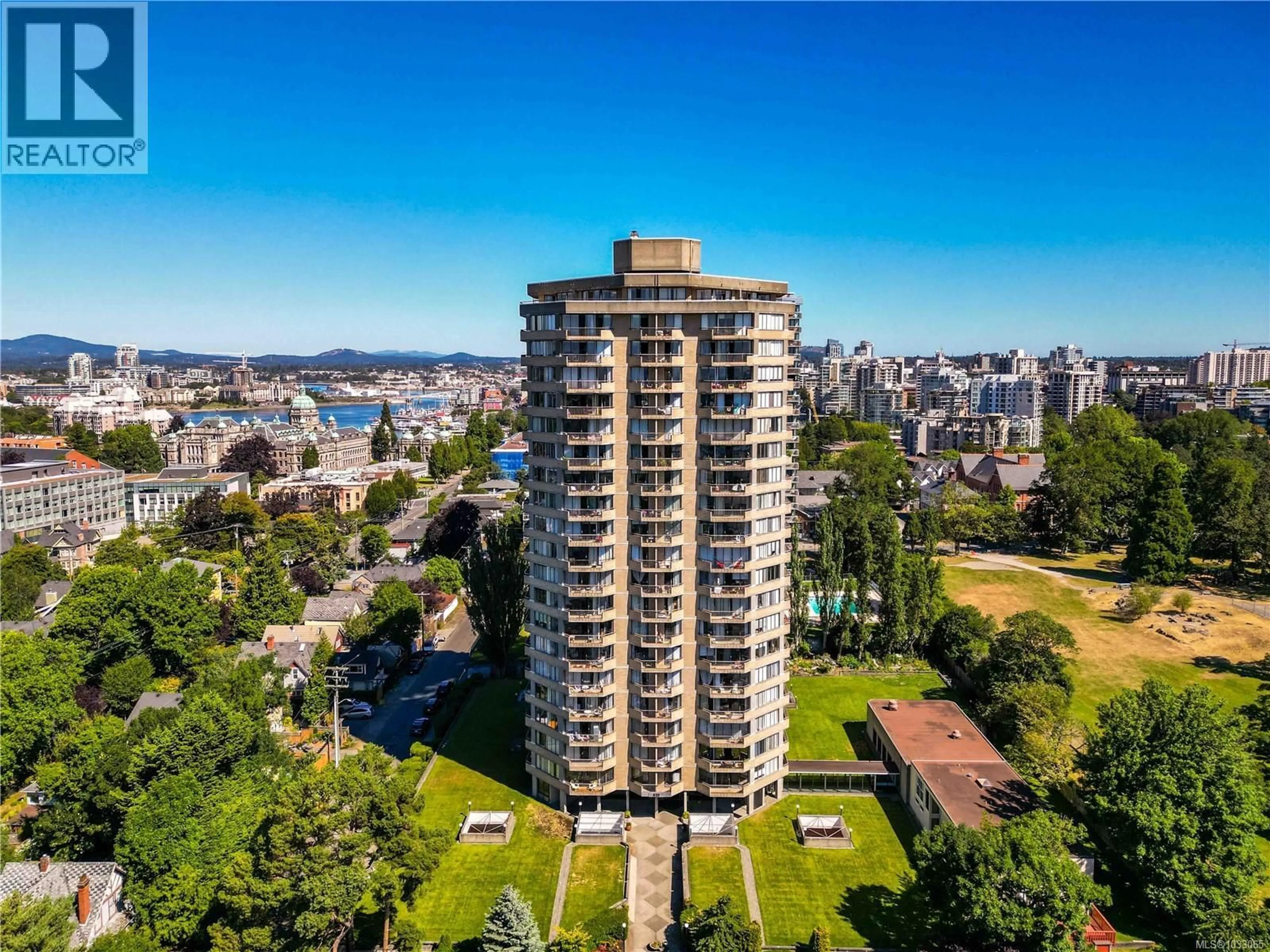 A pic from outside/outdoor area/front of a property/back of a property/a pic from drone, city buildings view from balcony for 1906 - 620 TORONTO STREET, Victoria British Columbia V8V1P7
