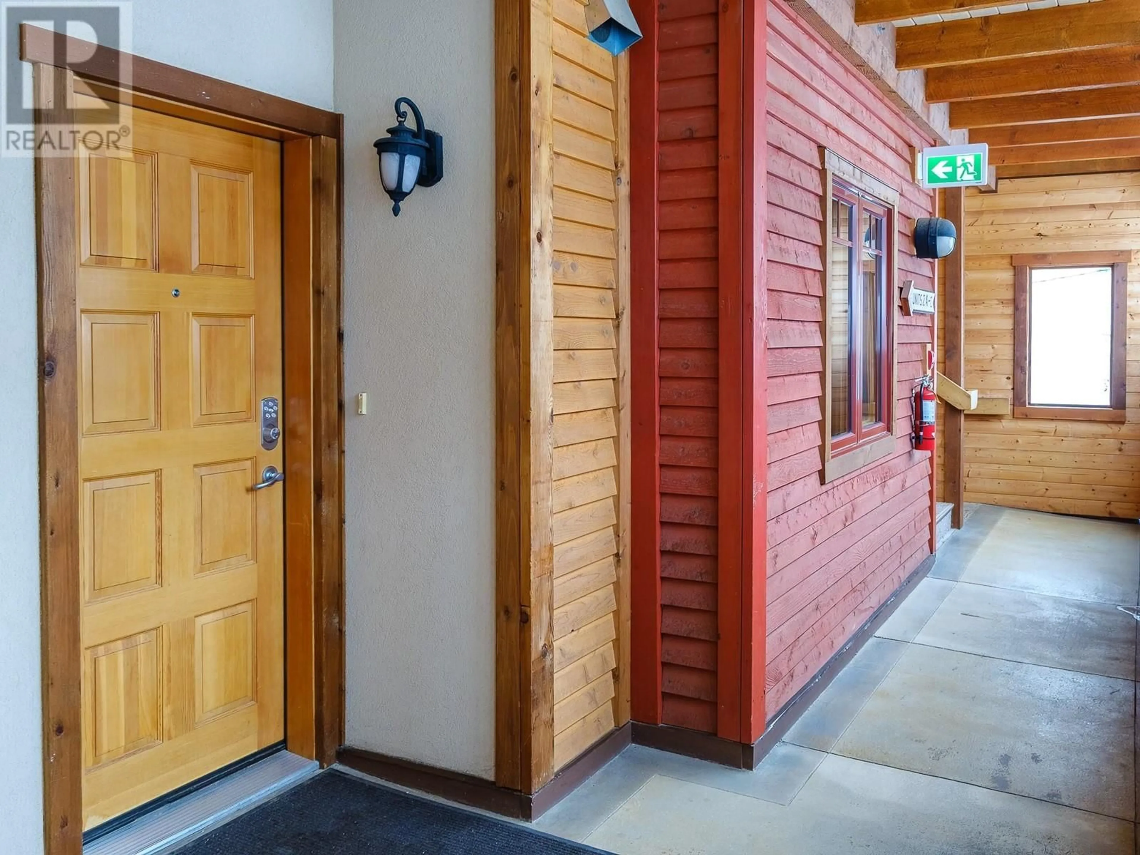 Indoor foyer for 1080 Olaus Way Unit# 2C, Rossland British Columbia V0G1Y0