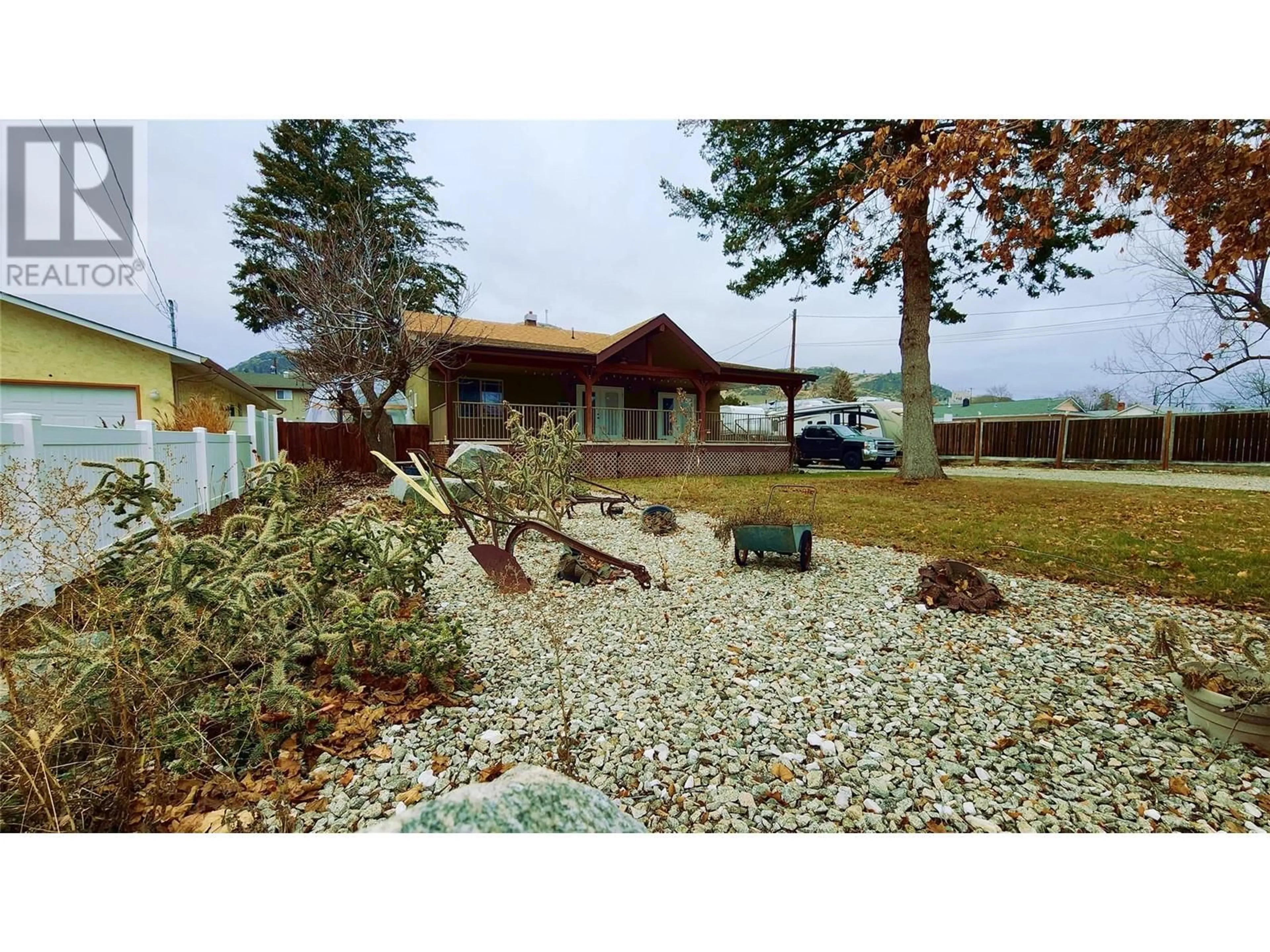 A pic from outside/outdoor area/front of a property/back of a property/a pic from drone, unknown for 5870 OKANAGAN Street, Oliver British Columbia V0H1T0