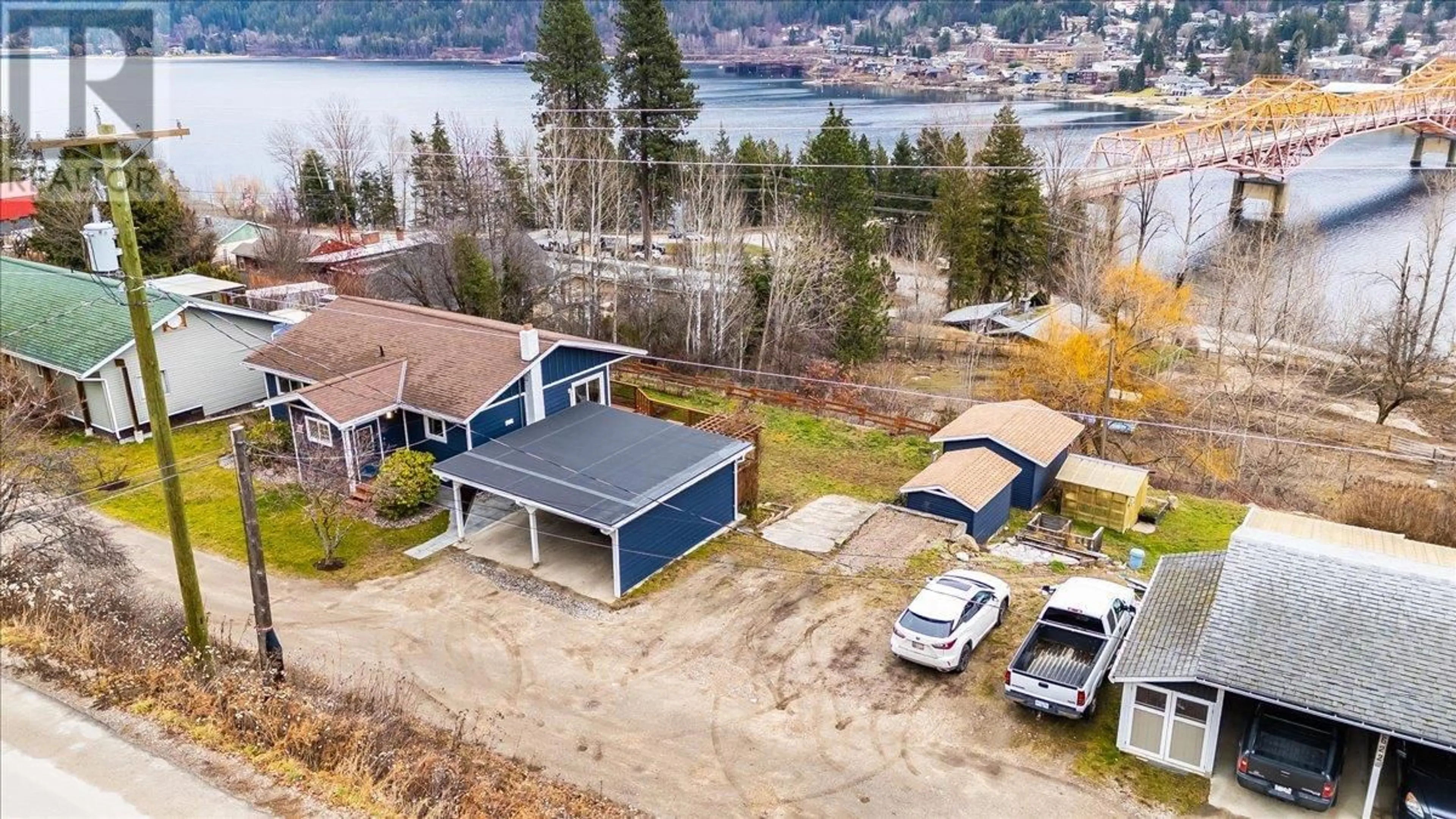 A pic from outside/outdoor area/front of a property/back of a property/a pic from drone, water/lake/river/ocean view for 628 JOHNSTONE Road, Nelson British Columbia V1L6H8