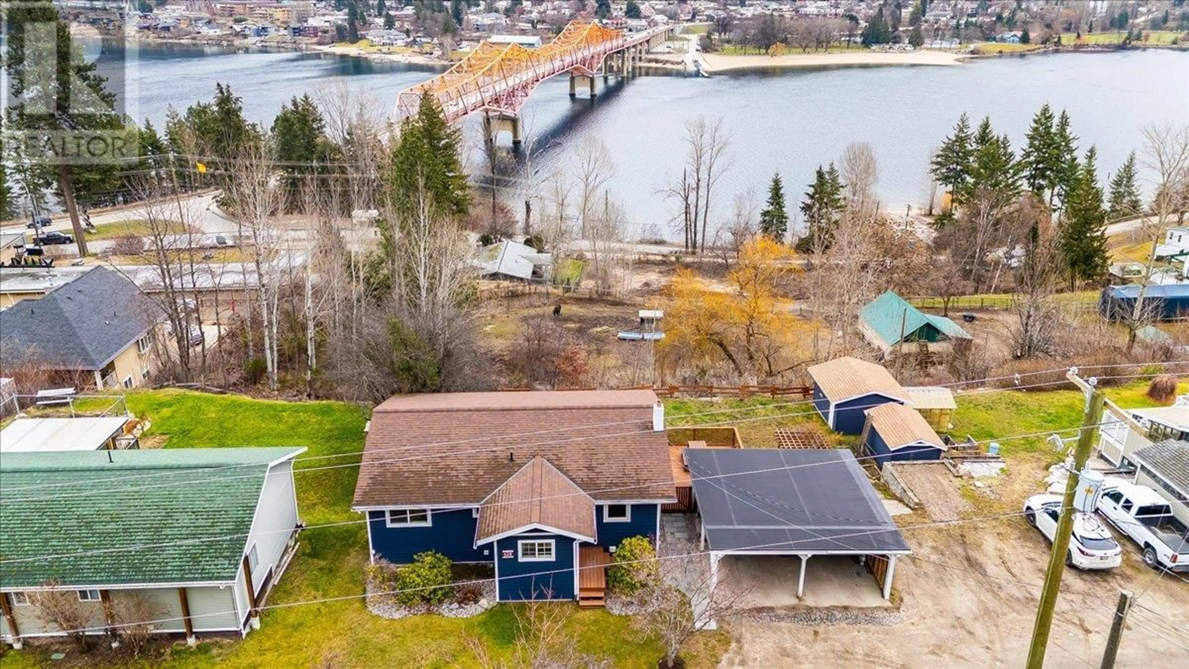 A pic from outside/outdoor area/front of a property/back of a property/a pic from drone, water/lake/river/ocean view for 628 JOHNSTONE Road, Nelson British Columbia V1L6H8