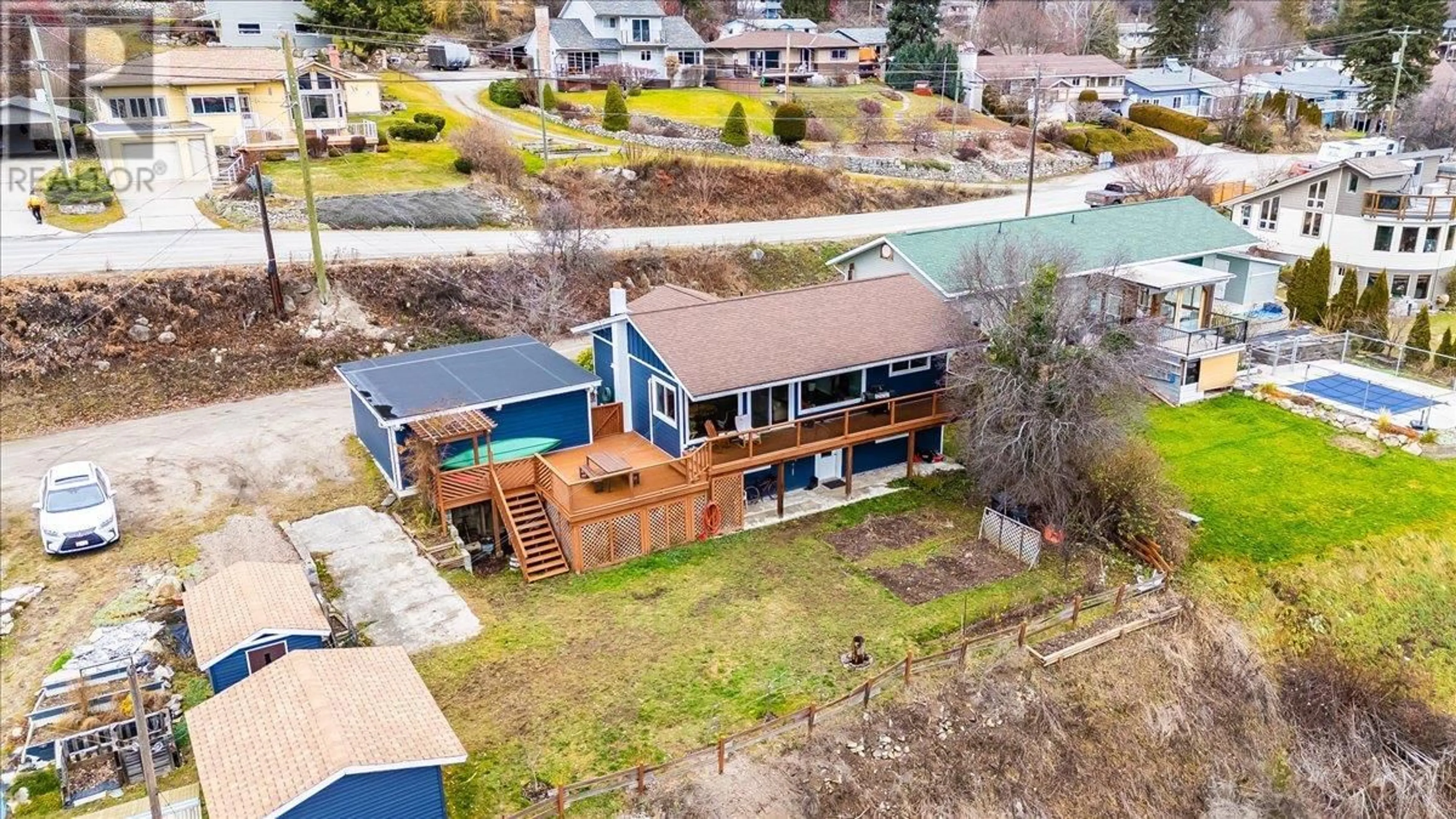 A pic from outside/outdoor area/front of a property/back of a property/a pic from drone, water/lake/river/ocean view for 628 JOHNSTONE Road, Nelson British Columbia V1L6H8