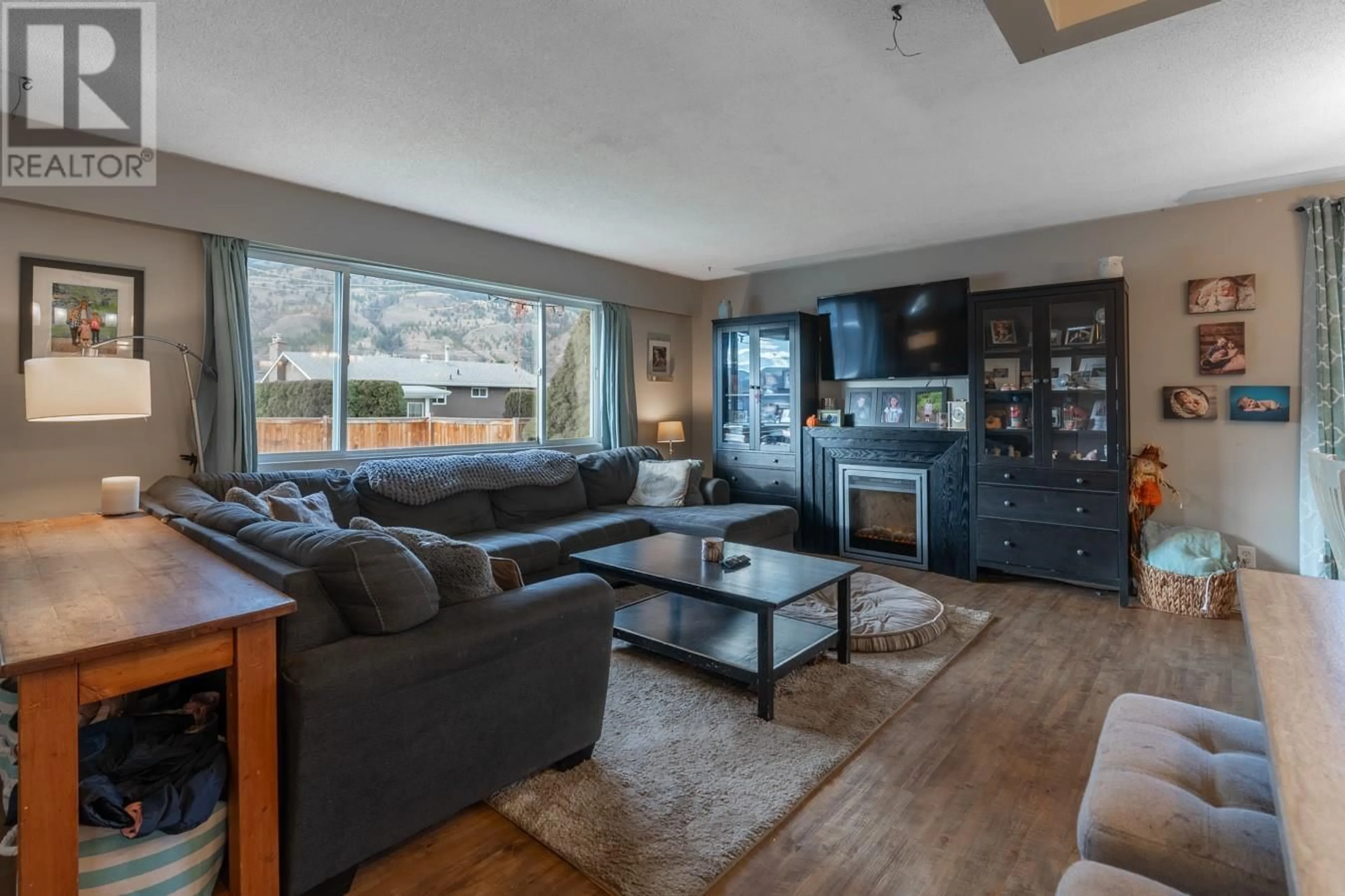 Living room with furniture, wood/laminate floor for 651 Bank Place, Kamloops British Columbia V2B7M1