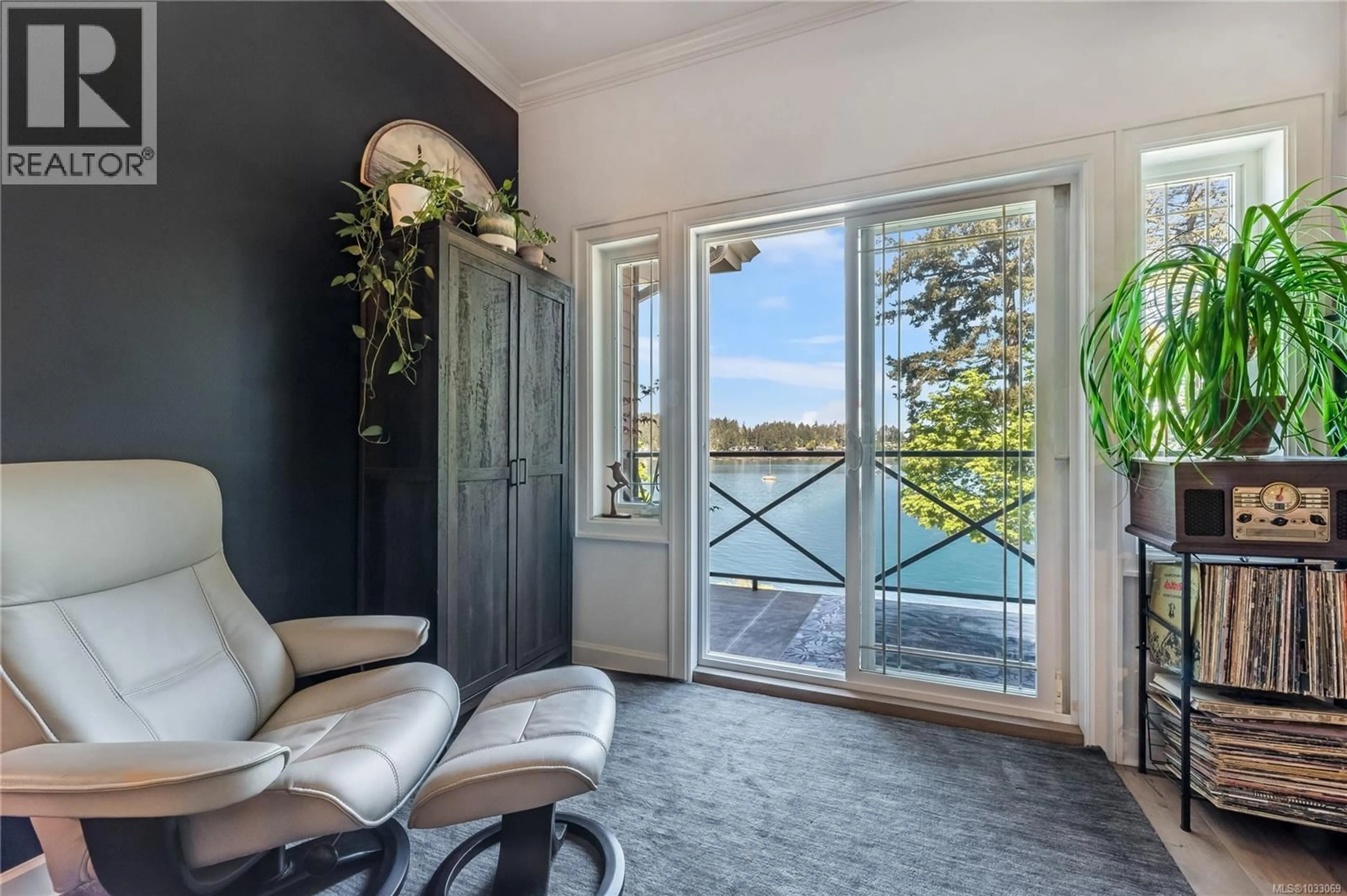 Indoor entryway for 302 - 2326 HARBOUR ROAD, Sidney British Columbia V8L2P7