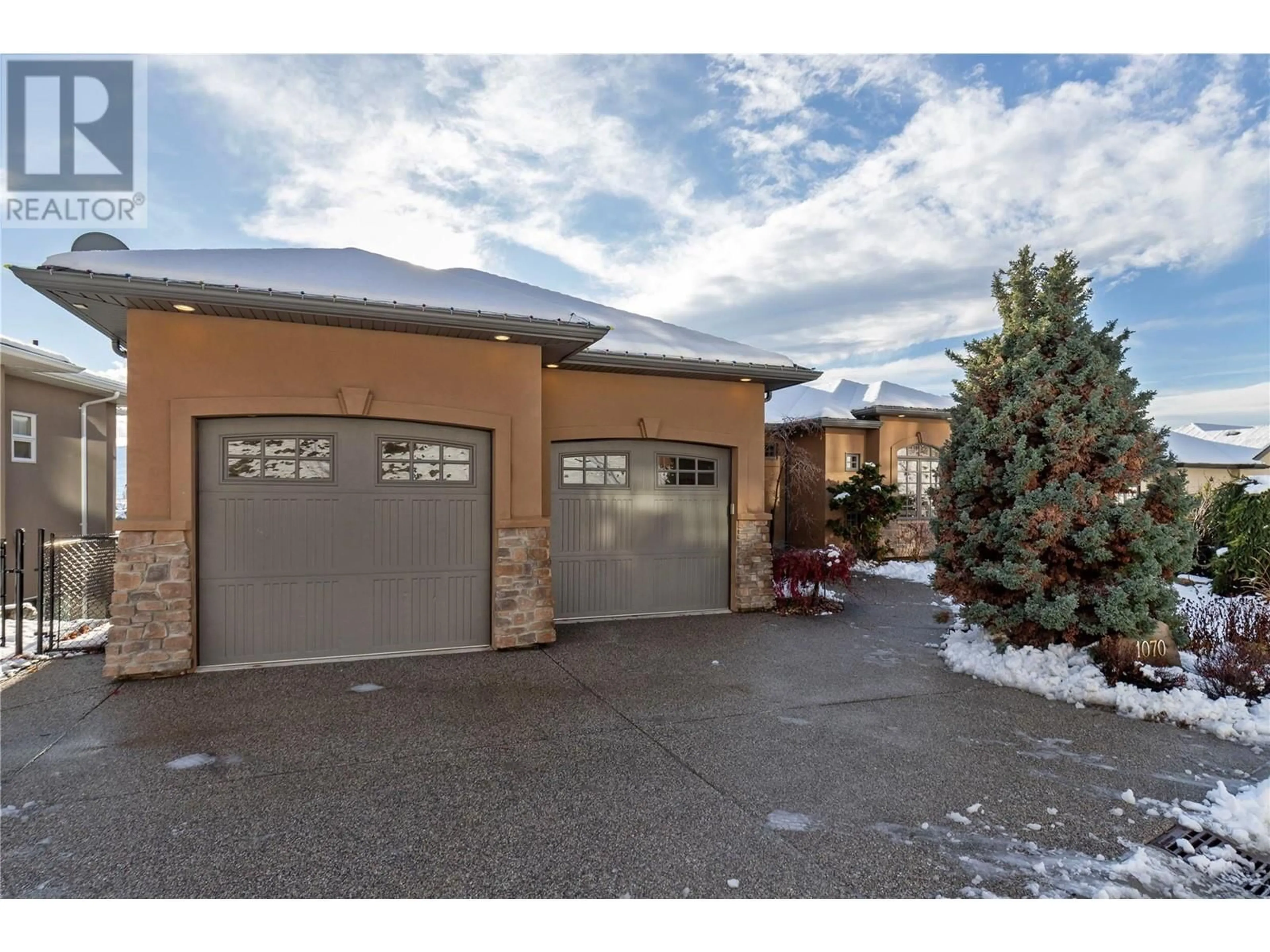 Indoor garage for 1070 Aurora Heights, West Kelowna British Columbia V1Z4B2