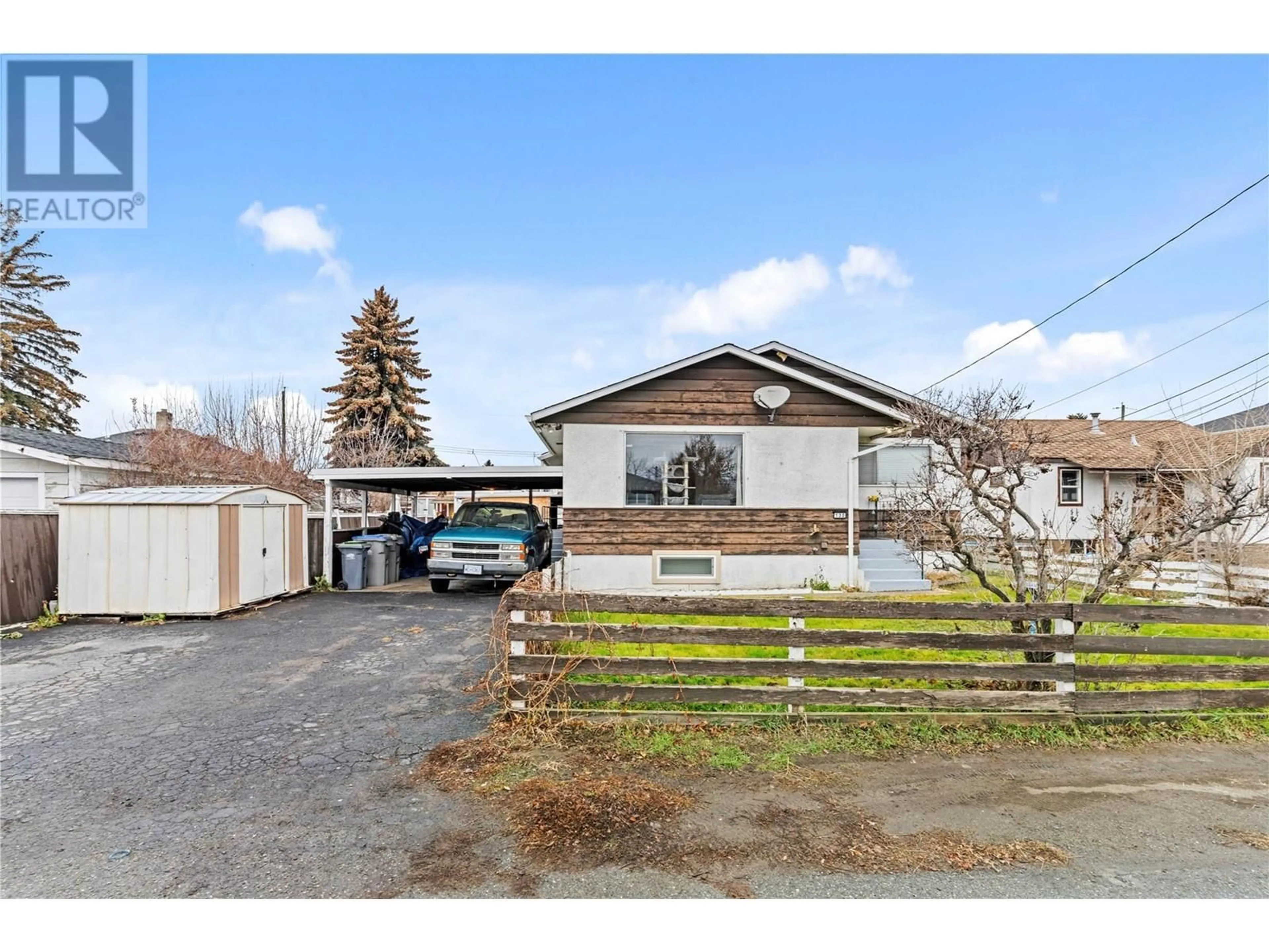 A pic from outside/outdoor area/front of a property/back of a property/a pic from drone, street for 130 HEATHER Street, Kamloops British Columbia V2B4C2